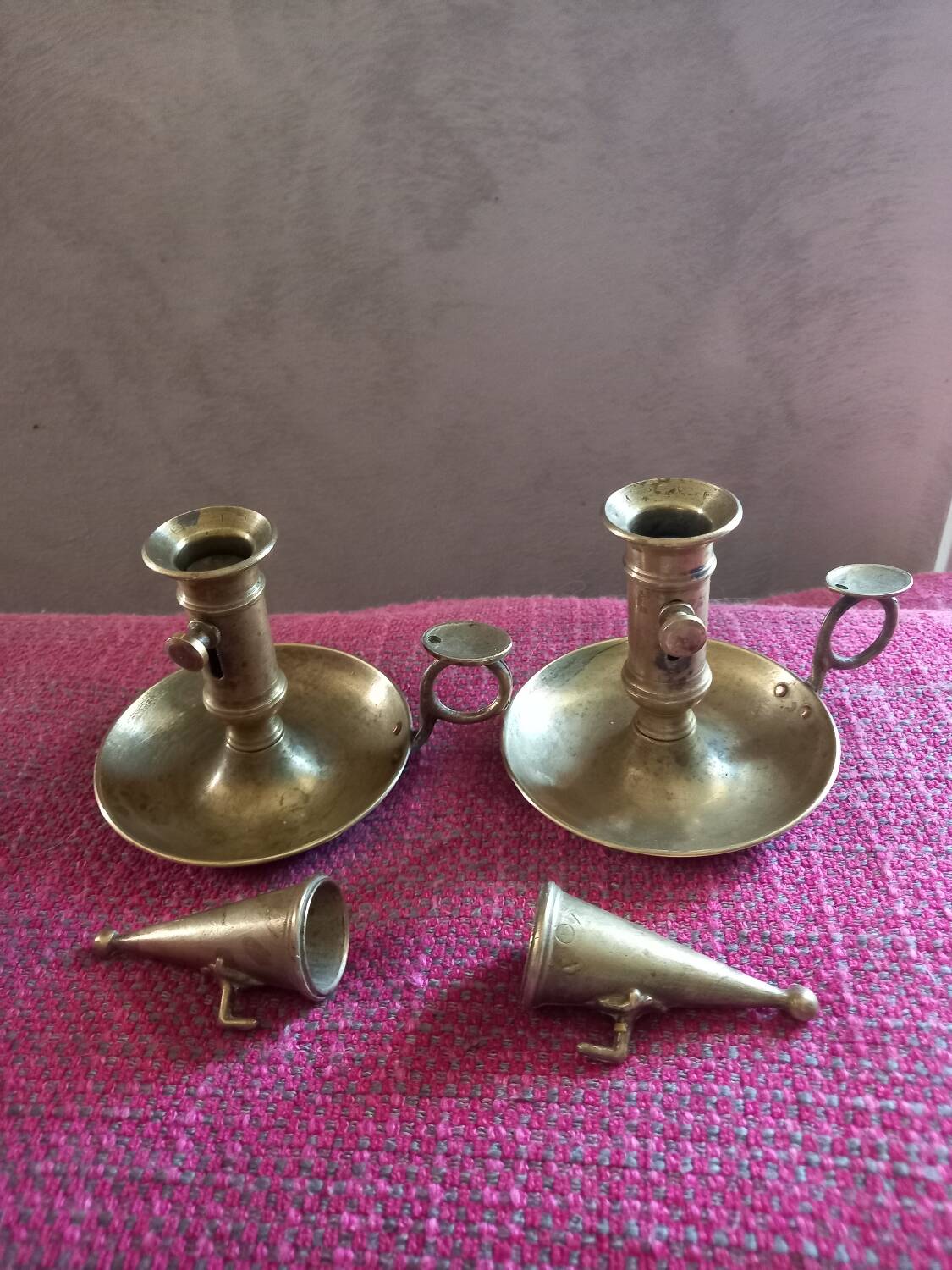 Hand candle holder