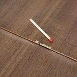 Extendable round table with butterfly extension system