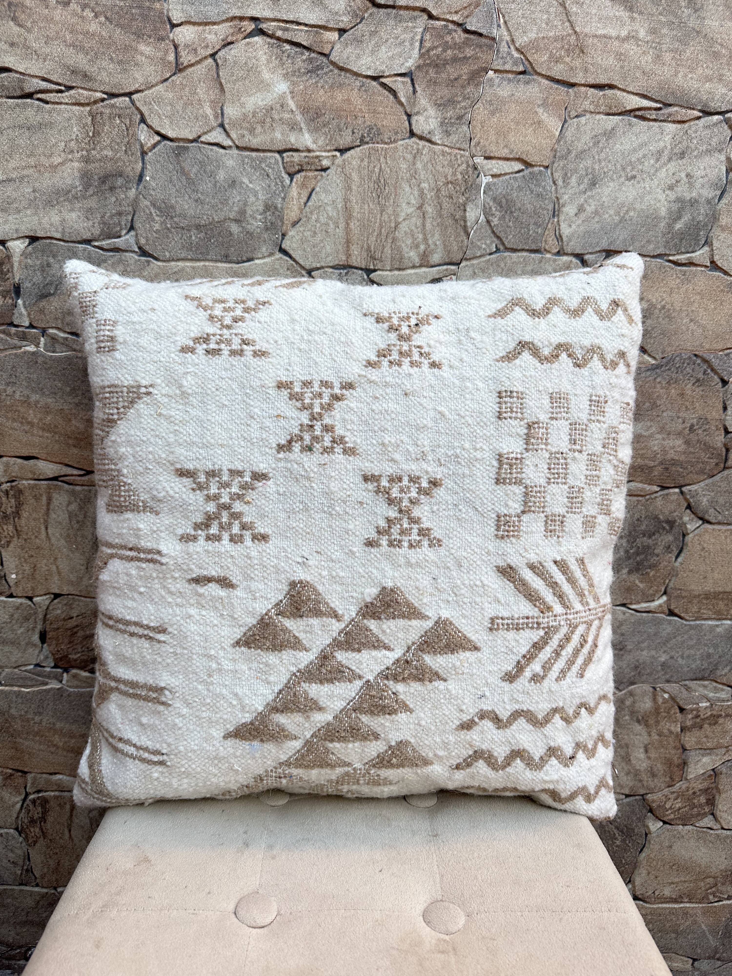 Handmade Berber wool cushion: Moroccan Kilim cushion (45x45cm)
