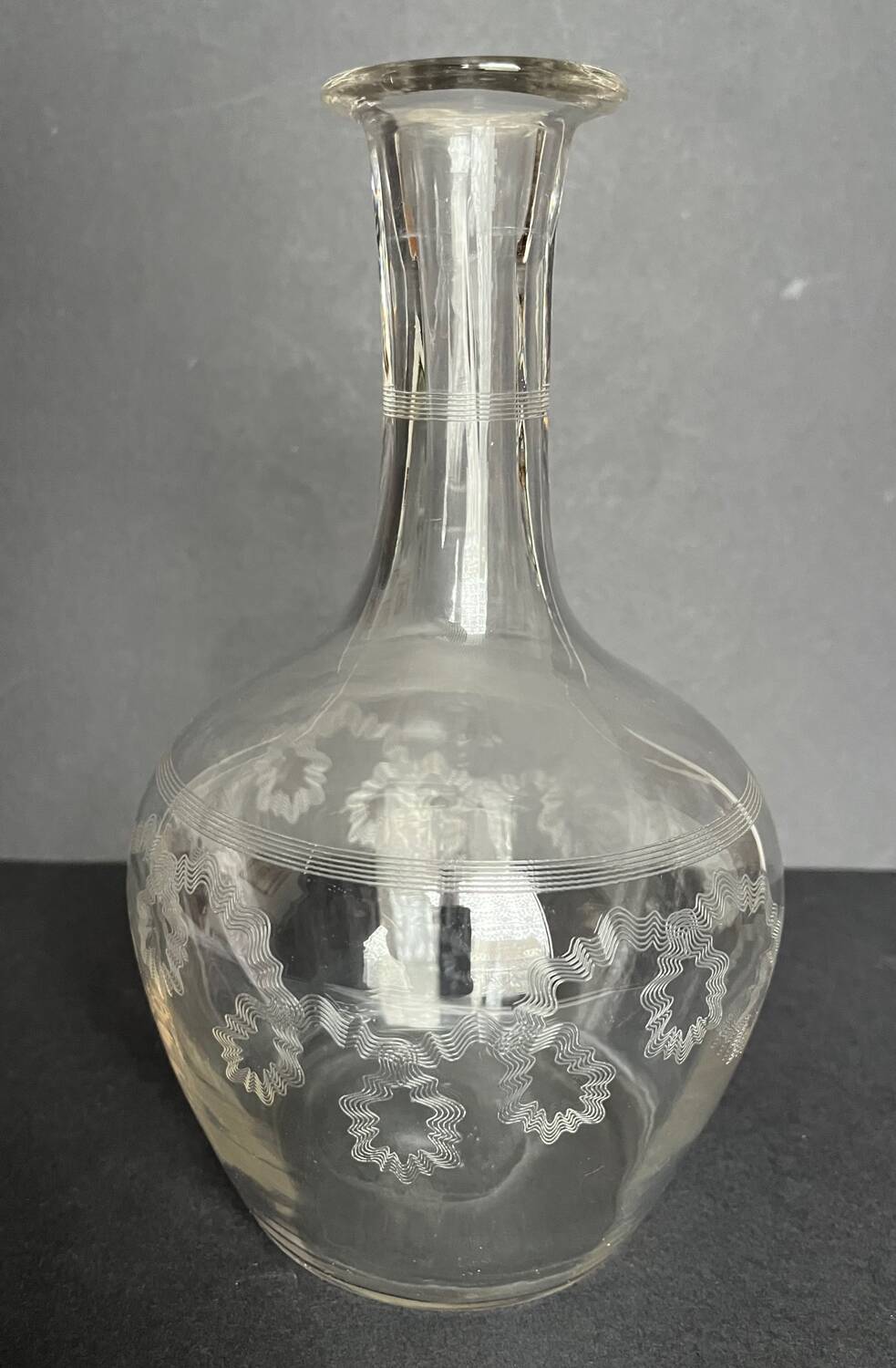 Carafe à décanter en verre gravé