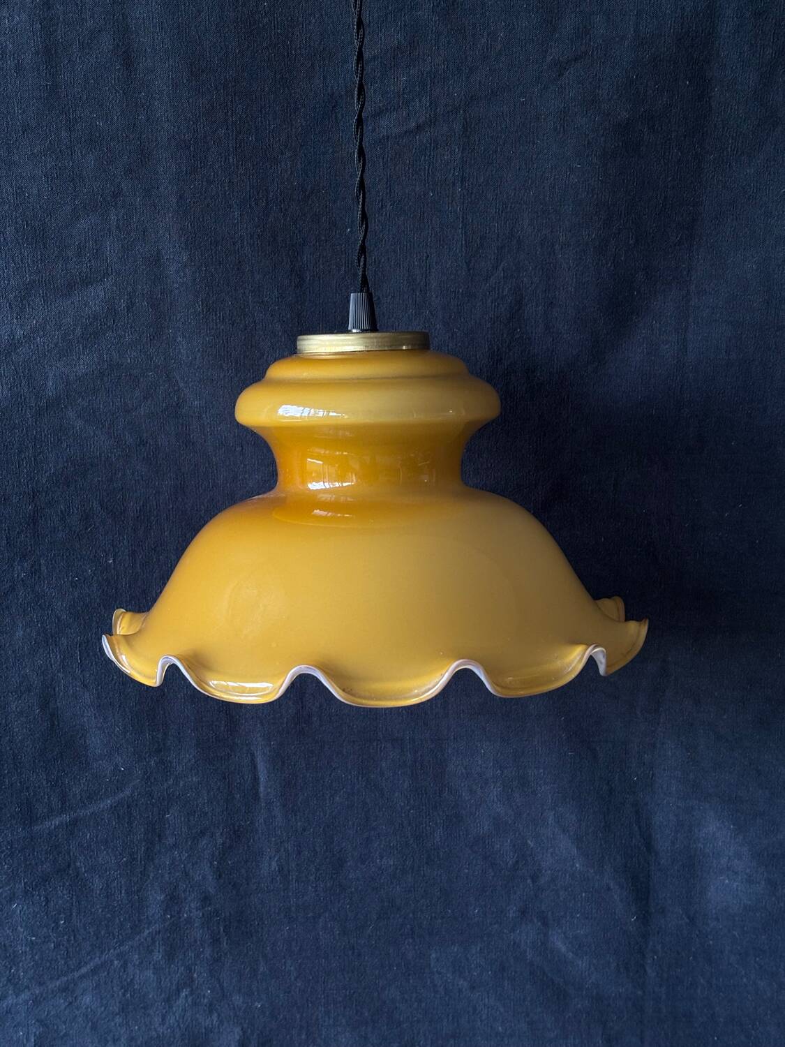 Suspension en opaline art déco