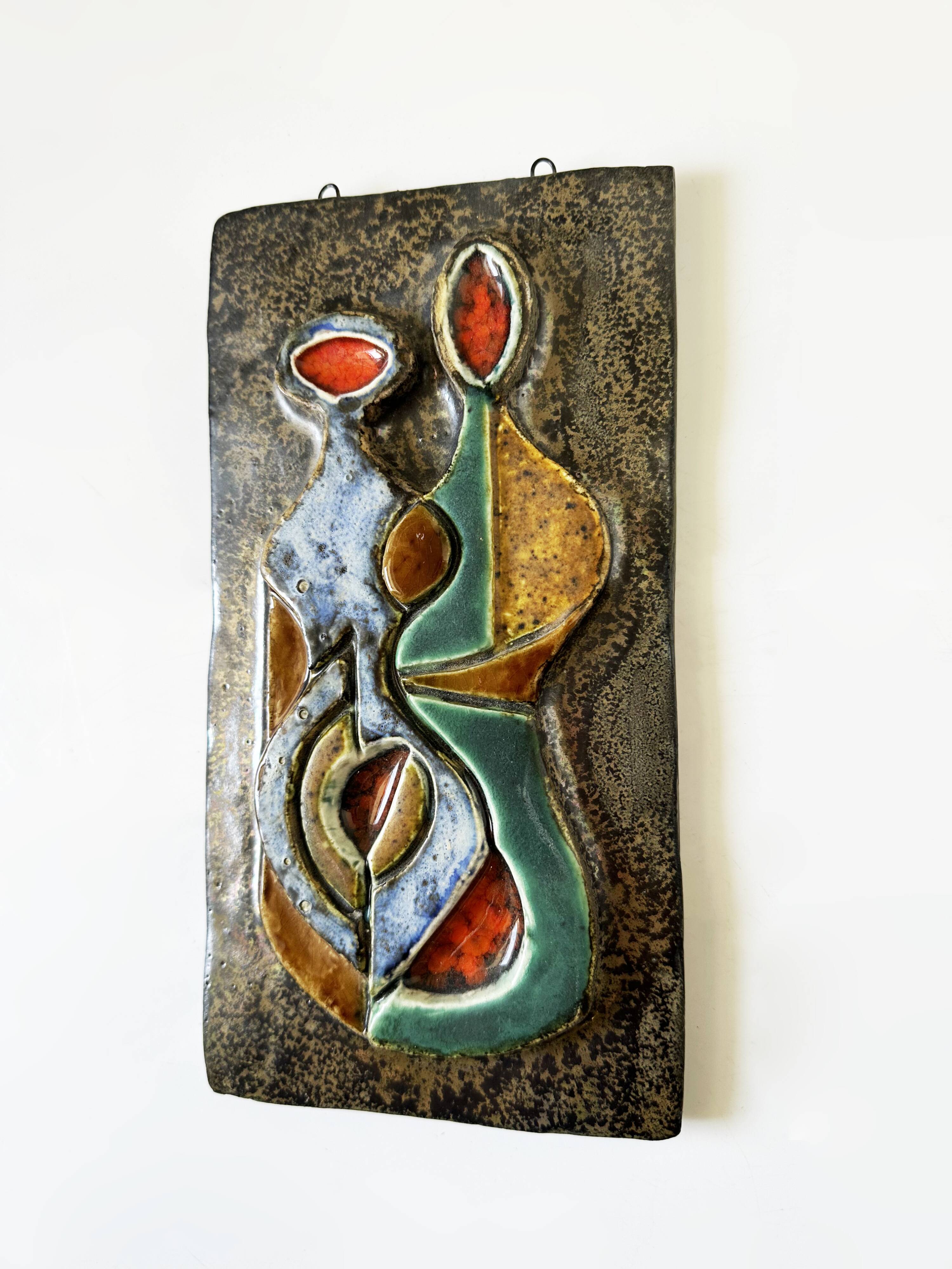 Cubist wall sculpture in glazed terracotta. Germany, 1950s.