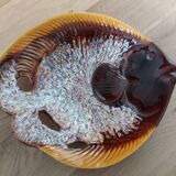 Zoomorphic fish-shaped slipcase in slipware, Vallauris