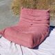 Chauffeuse Togo en velours vieux rose - Ligne Roset