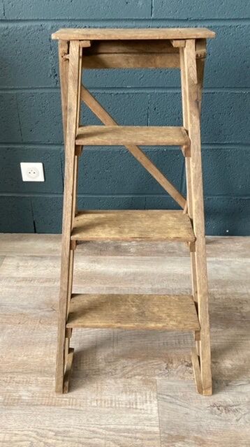 Stepladder decorated in old oak