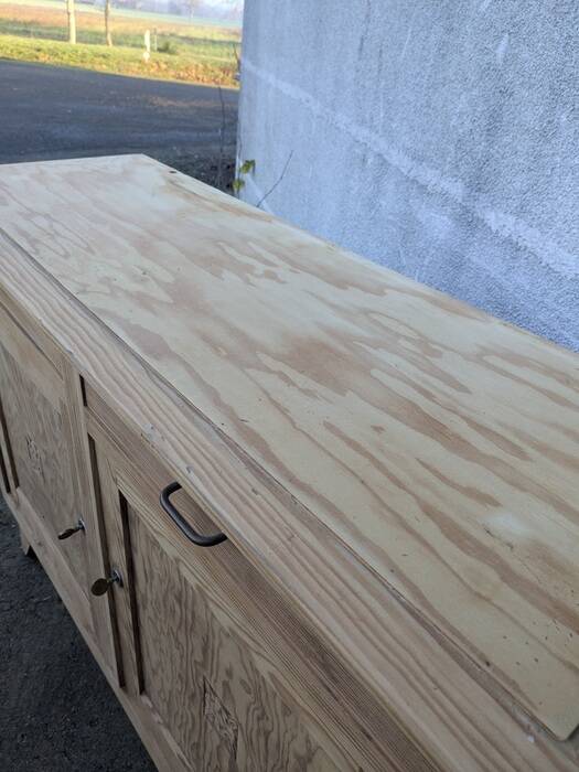 Enfilade, buffet with compass legs