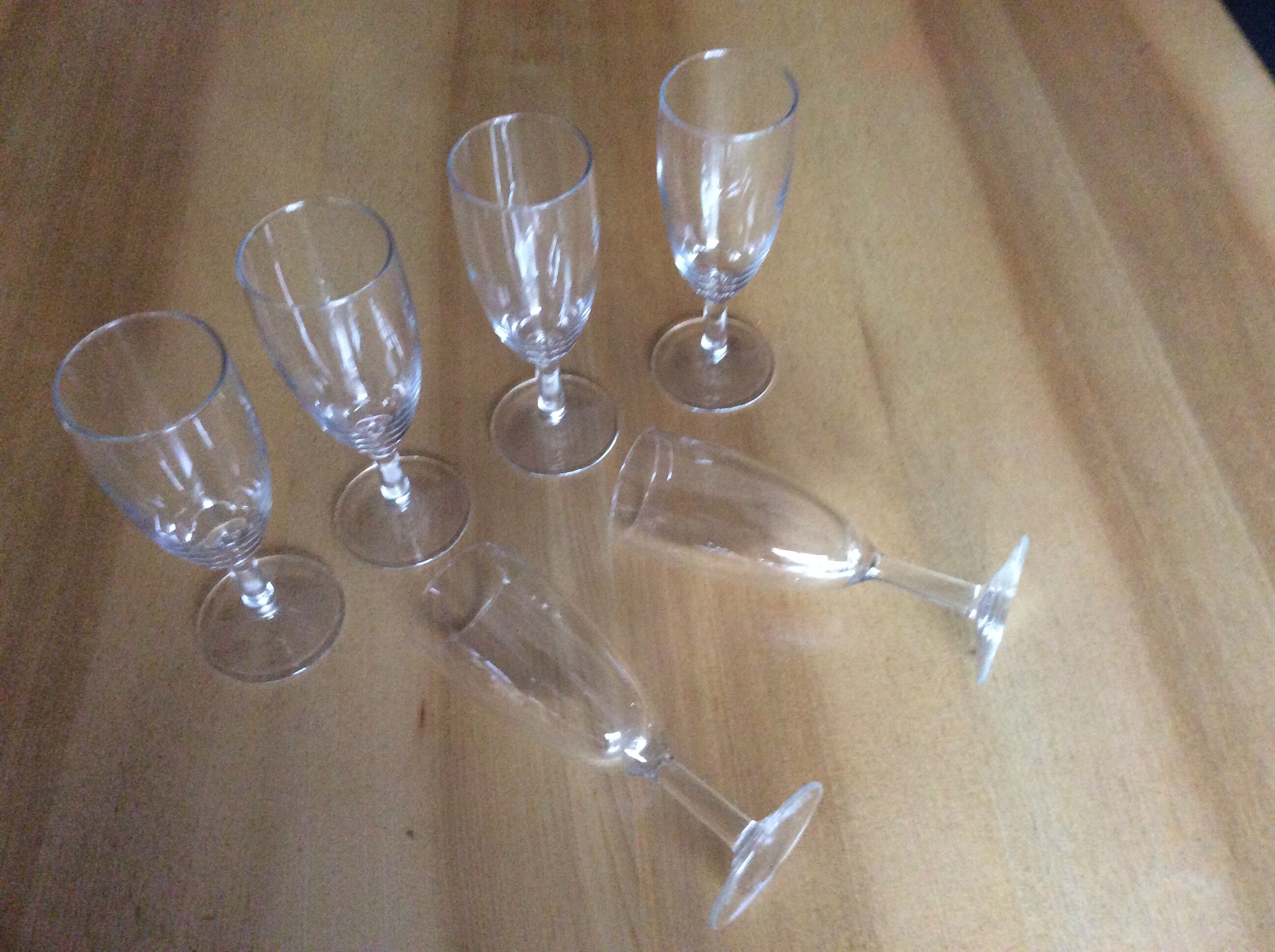 6 champagne glasses
