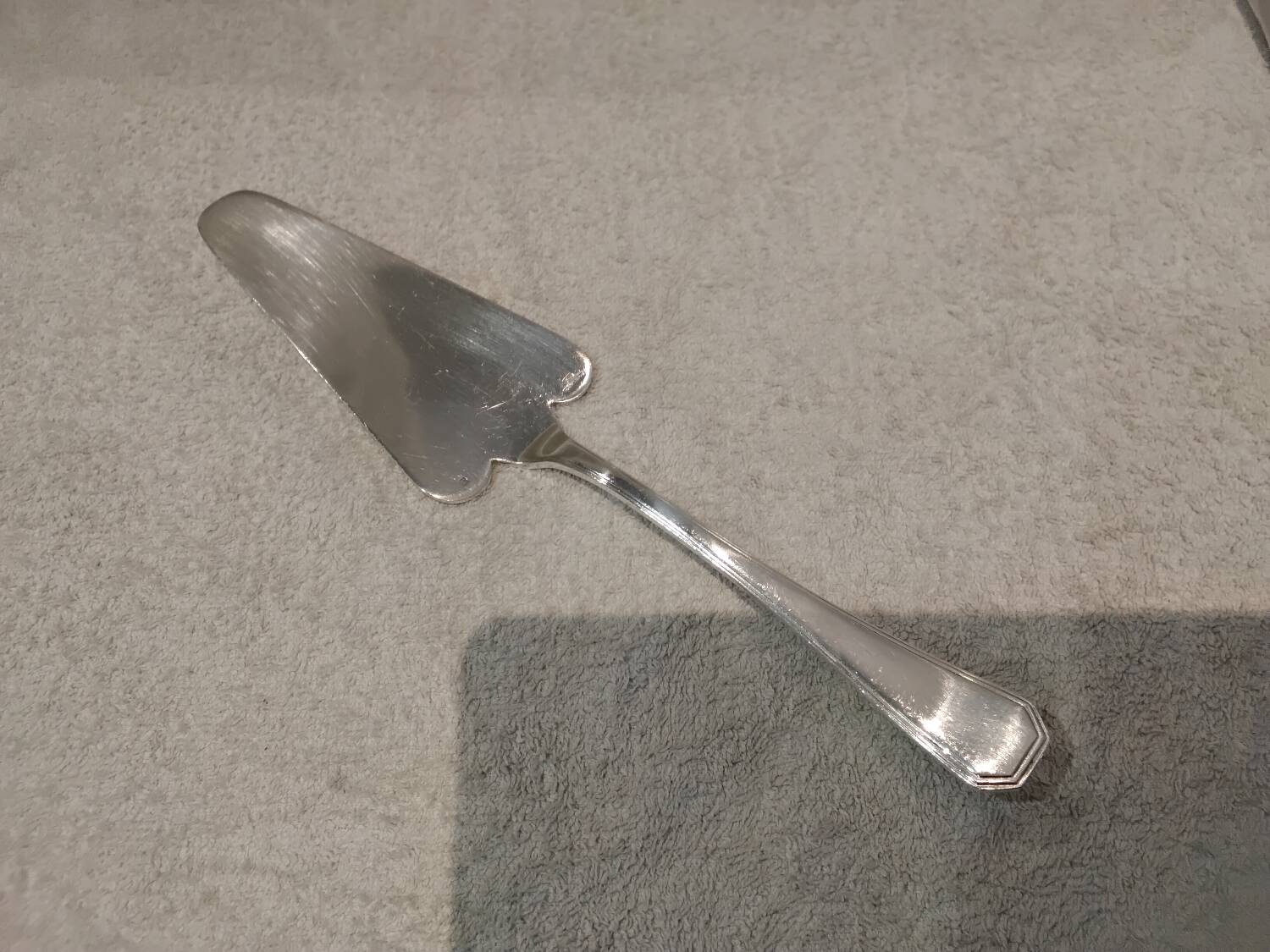 Silver-plated metal pie server by Christofle, America, 26.3cm