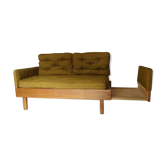 Flexible daybed