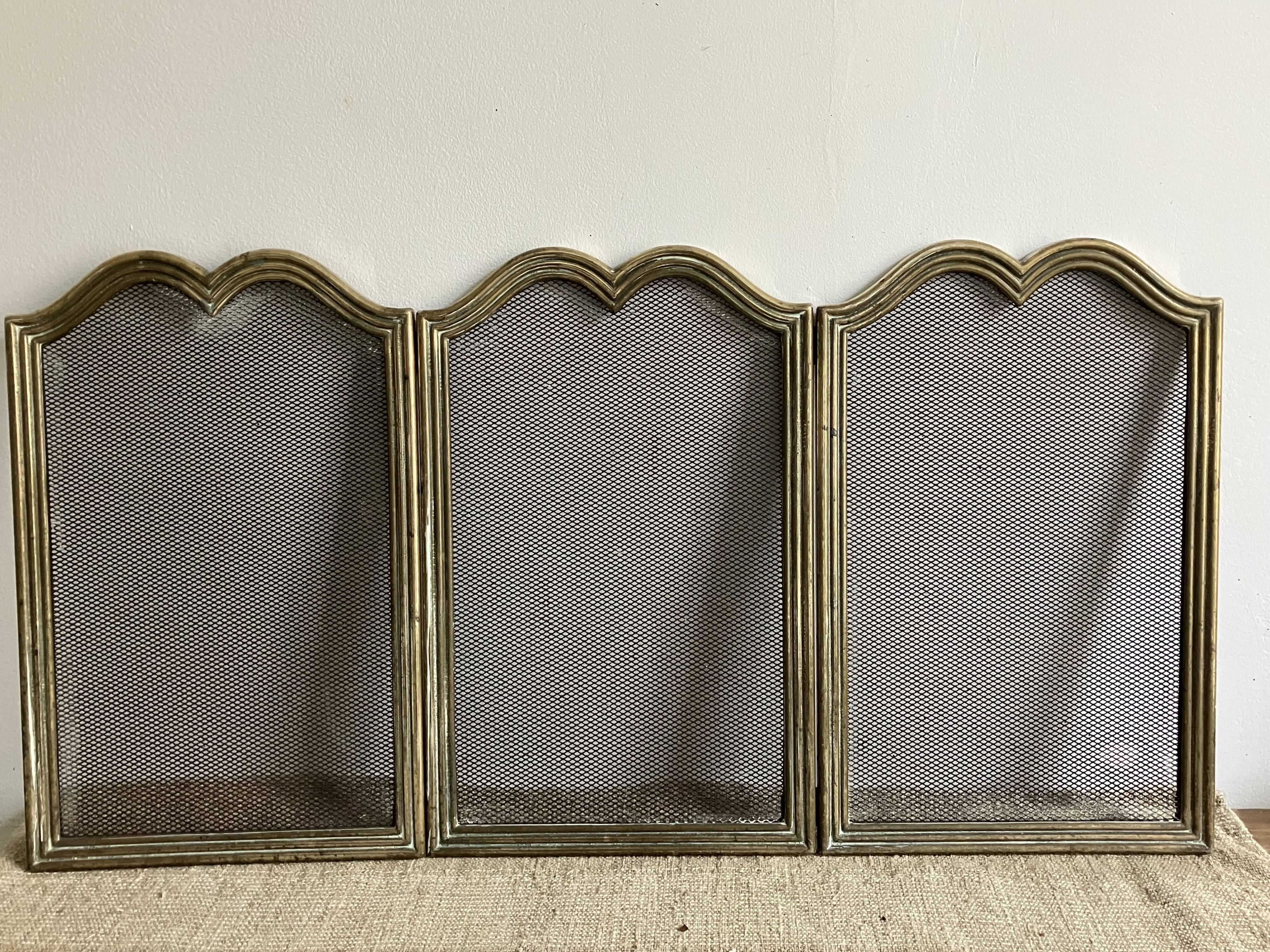 Three-leaf fire screen, fireplace accessory