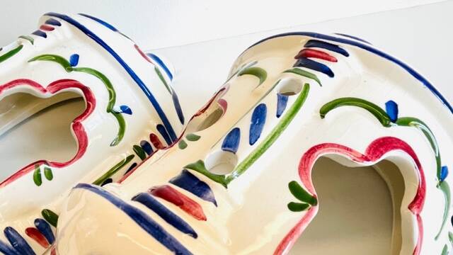 2 Vintage ceramic wall lights