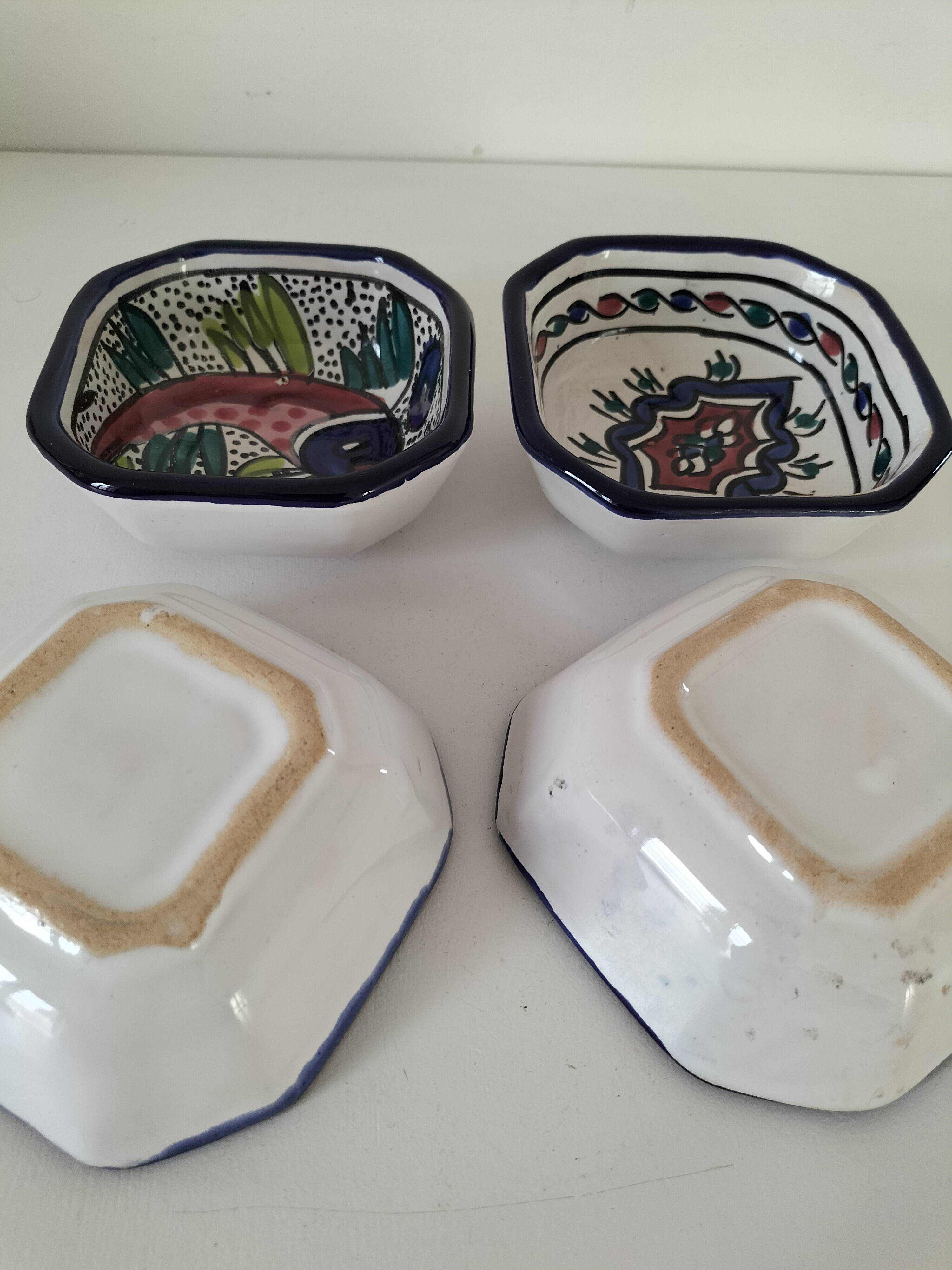 4 glazed earthenware bowls