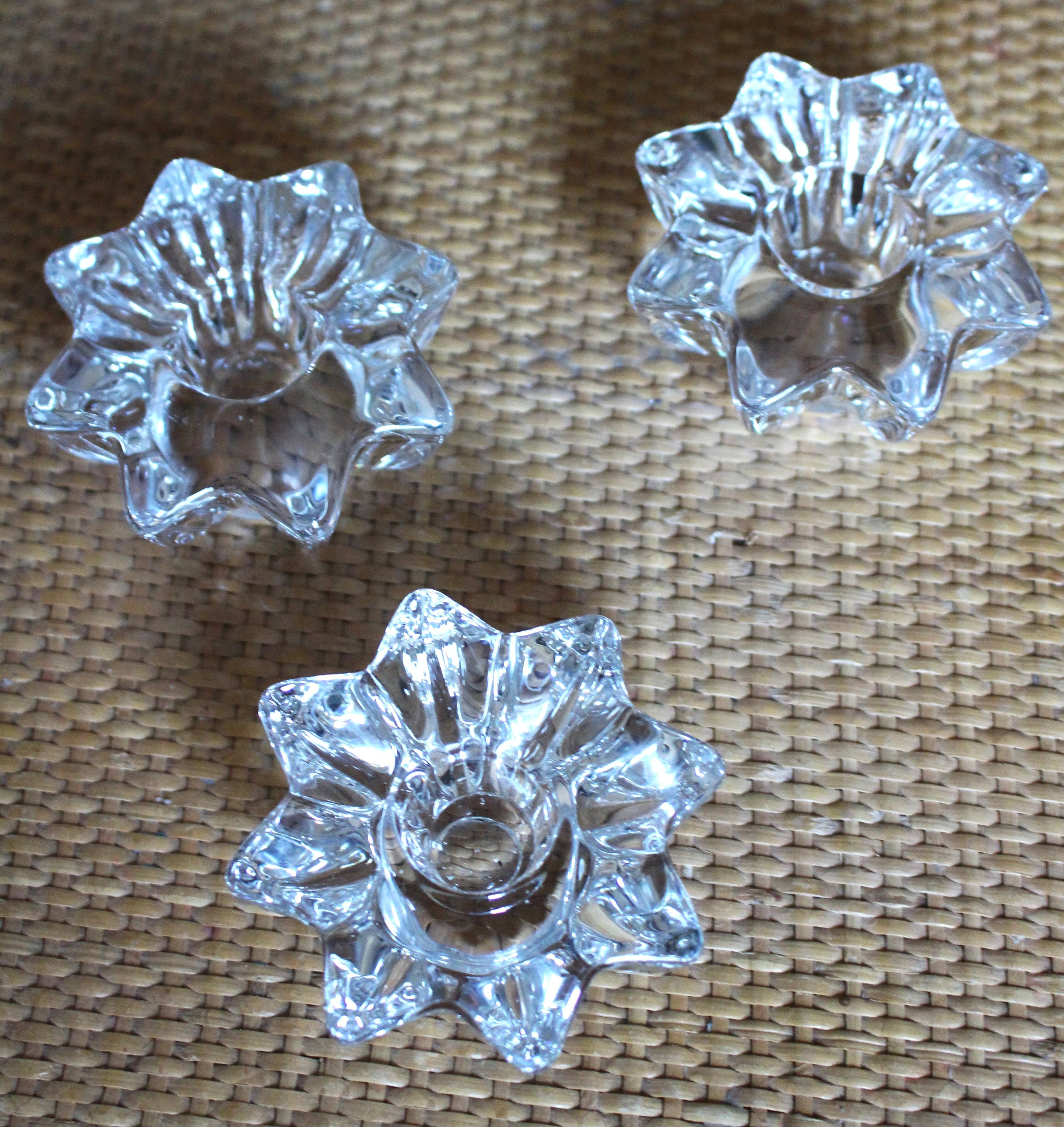 Un lot de 3 bougeoirs en verre étoile fleur vintage