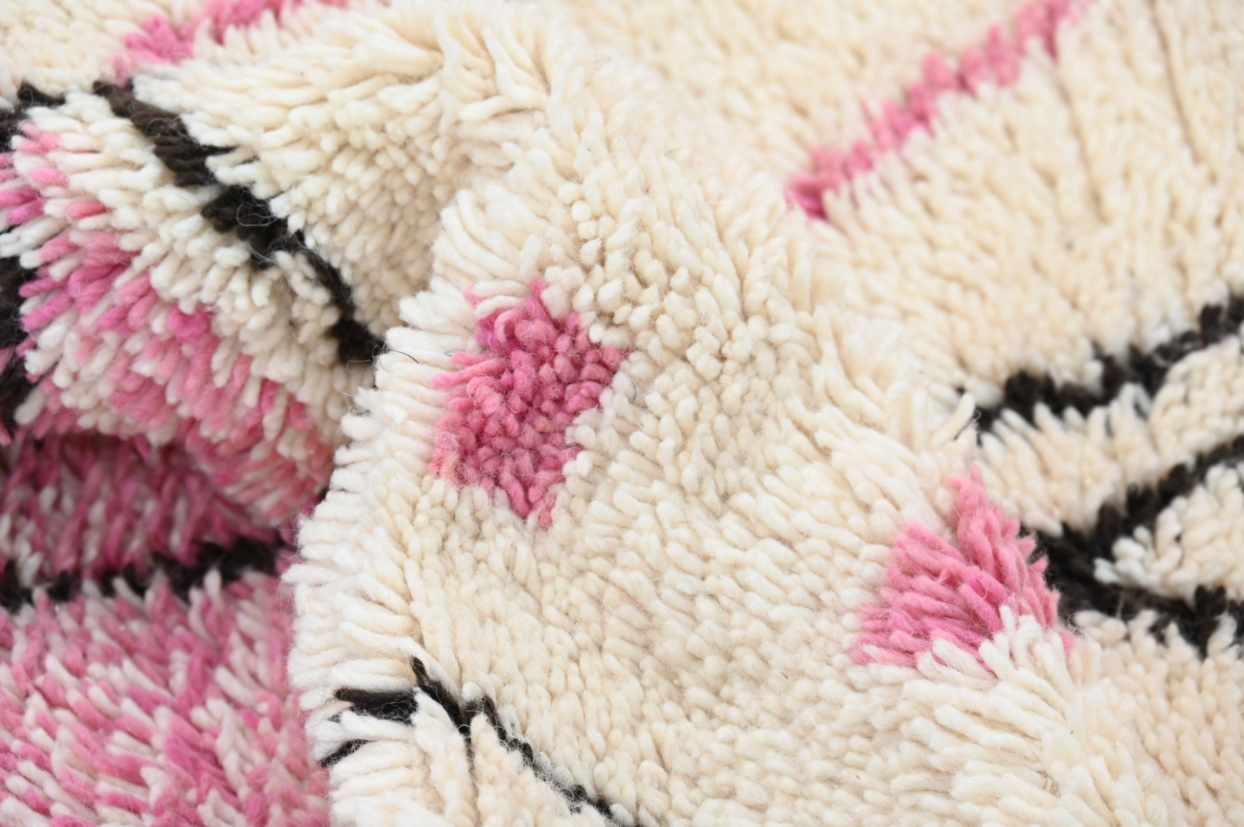 Handwoven coloured wool rug, 155 x 100 cm - P468