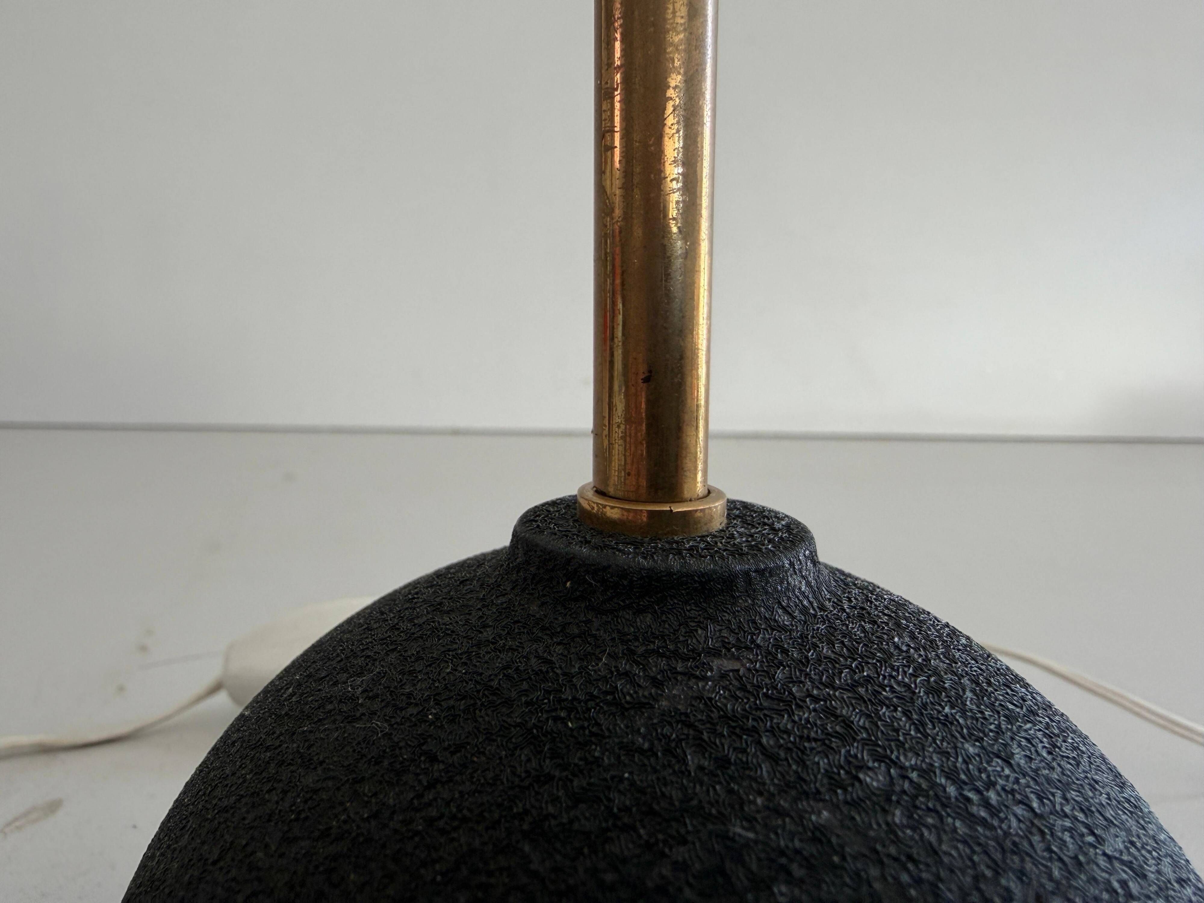 Pair of mid-century bedside lamps in brass and black metal, 1960, Italy.