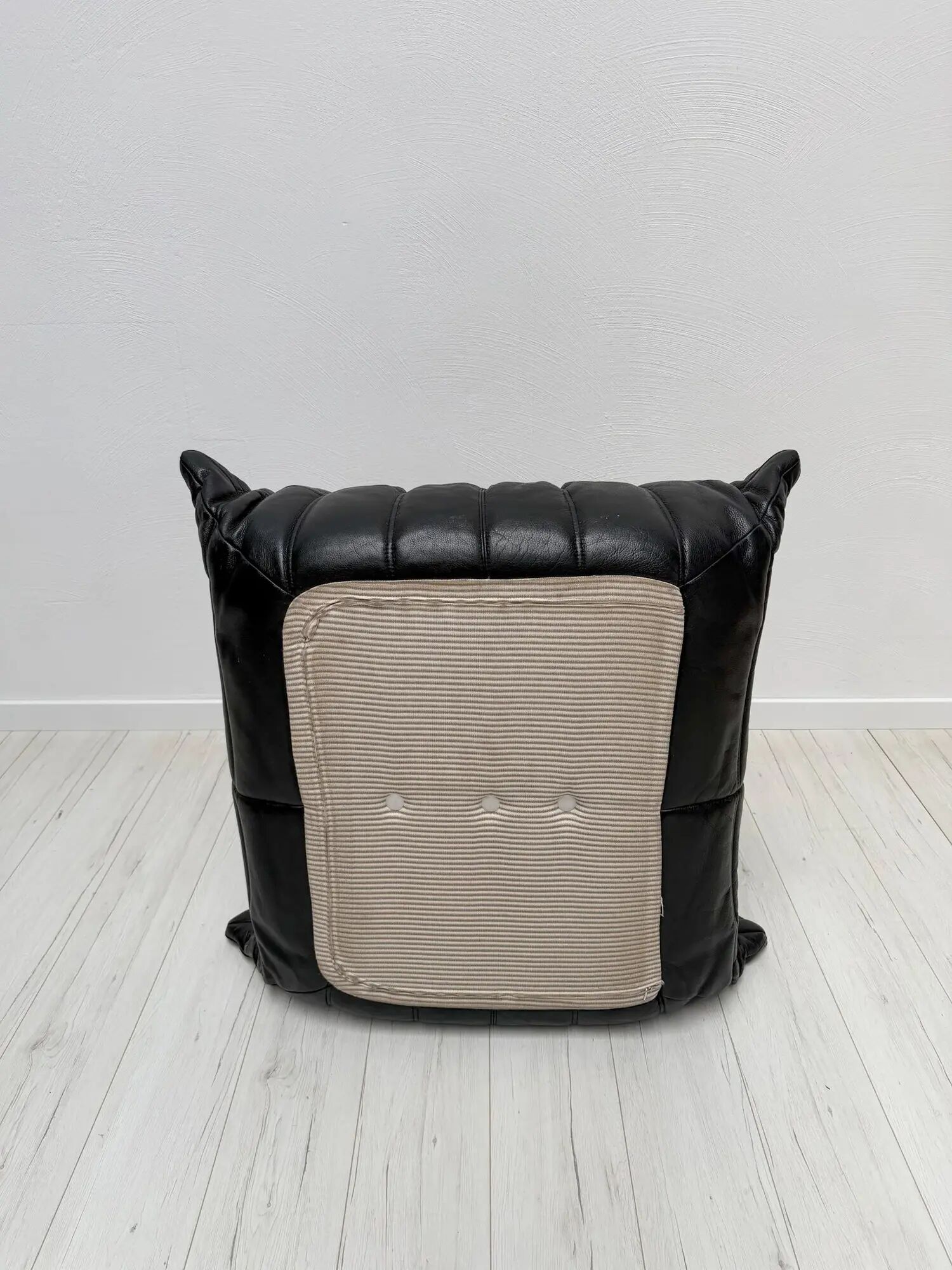1990s vintage Togo set in black leather by Michel Ducaroy for Ligne Roset