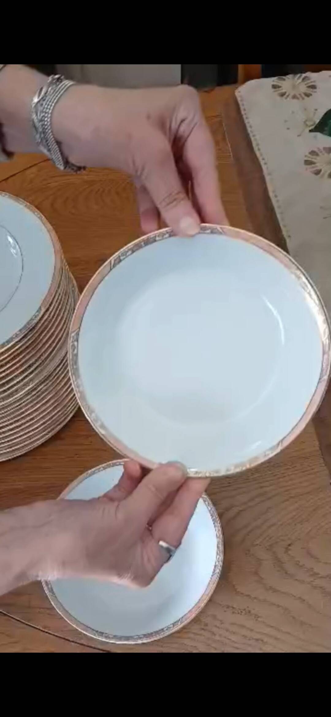 Service of 22 flat plates and 6 deep plates "Auray" - Philippe Deshoulières