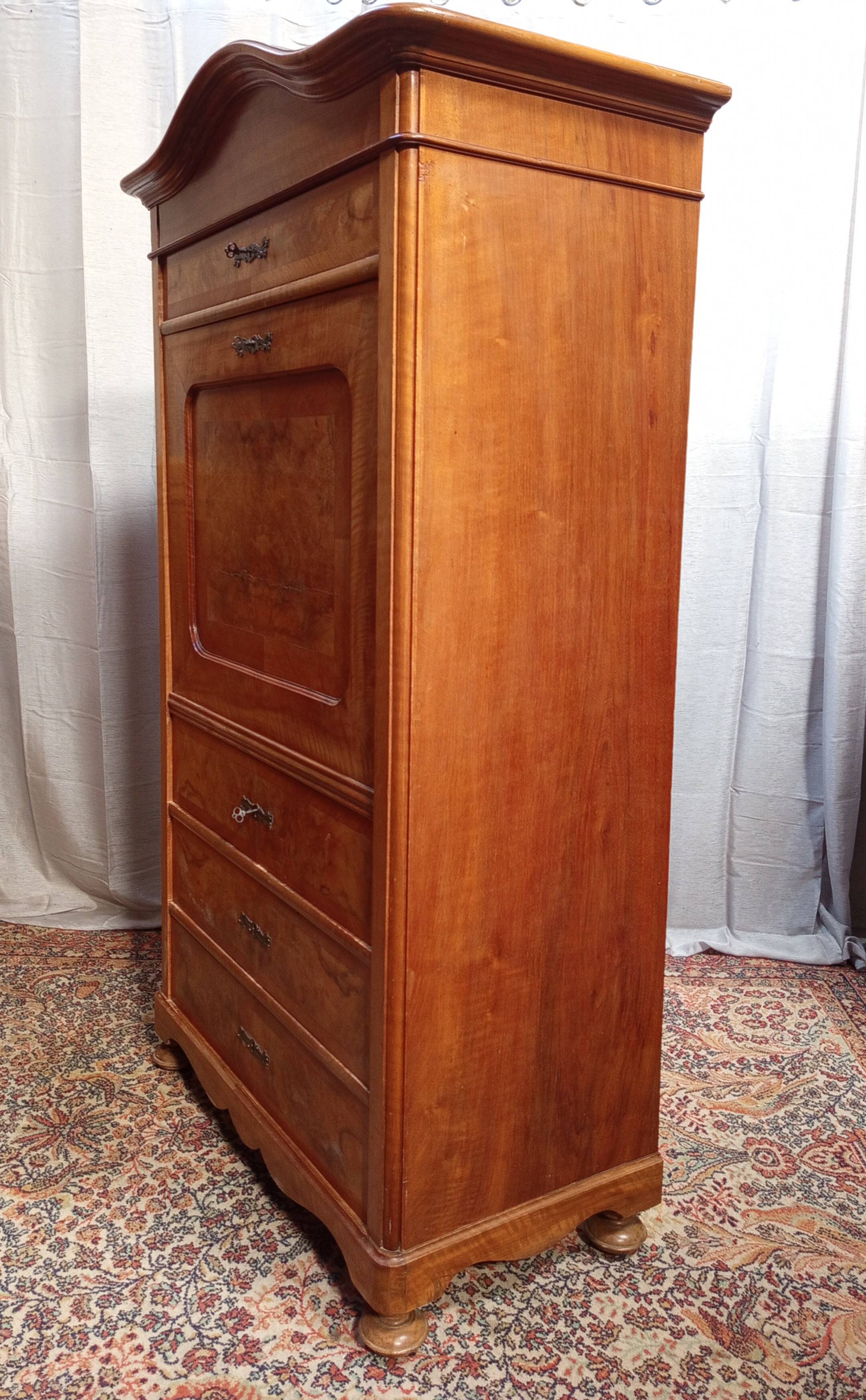 Secrétaire époque Art Nouveau en ronce de noyer
