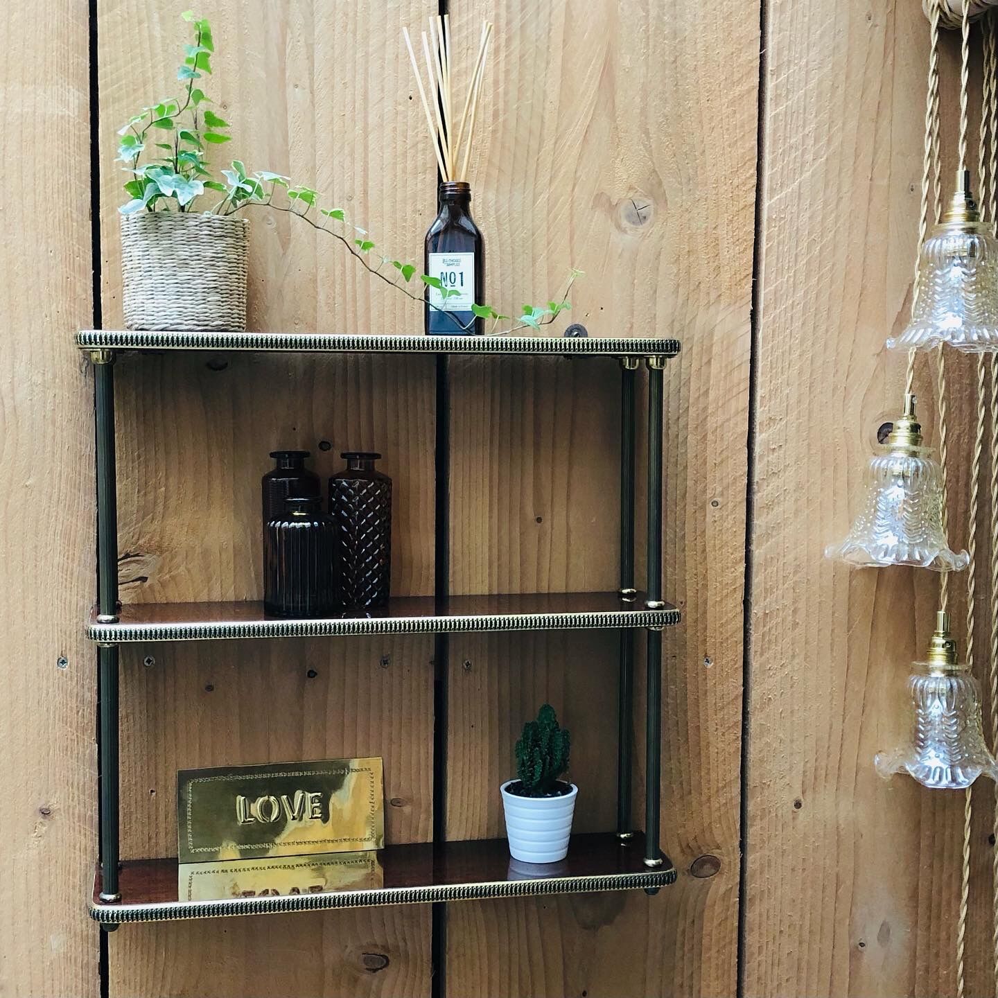 Wall shelf