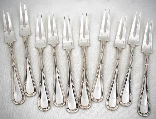 Boulenger Rubans Louis XVI, 10 snail forks, silver-plated crustaceans.