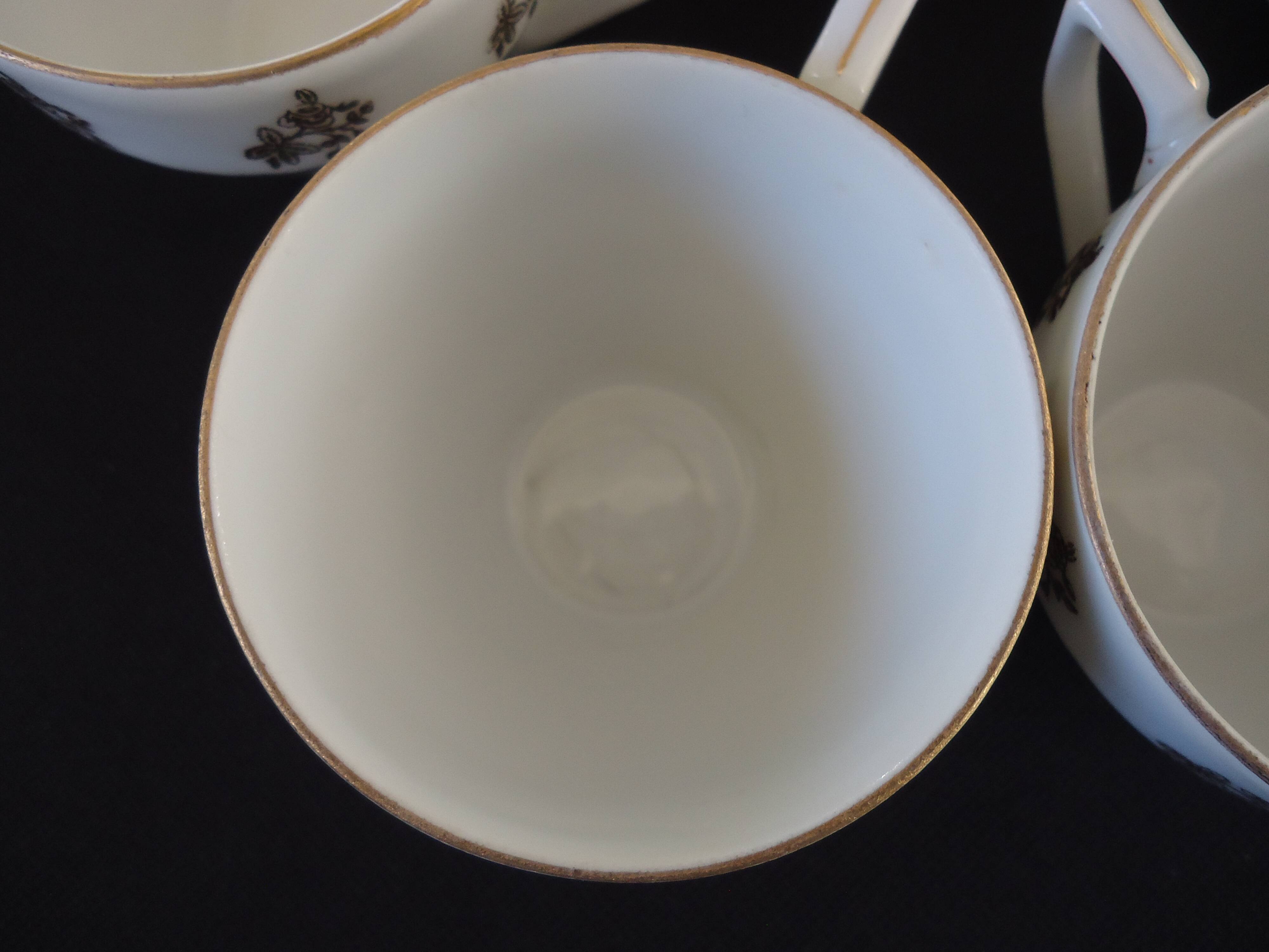 6 tasses à café et sous-tasses en porcelaine fine Art Déco