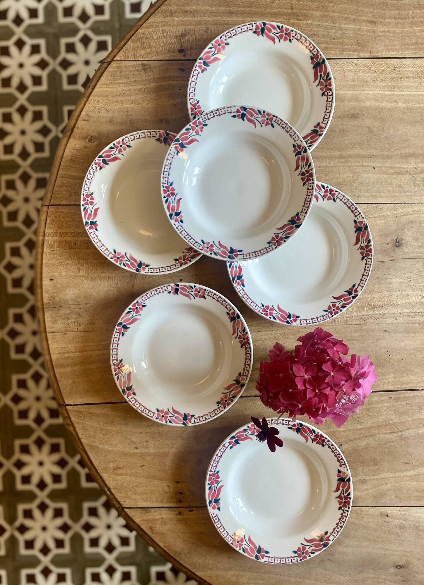 Set of 8 vintage soup plates decorated with pink and black flowers - Saint Amand