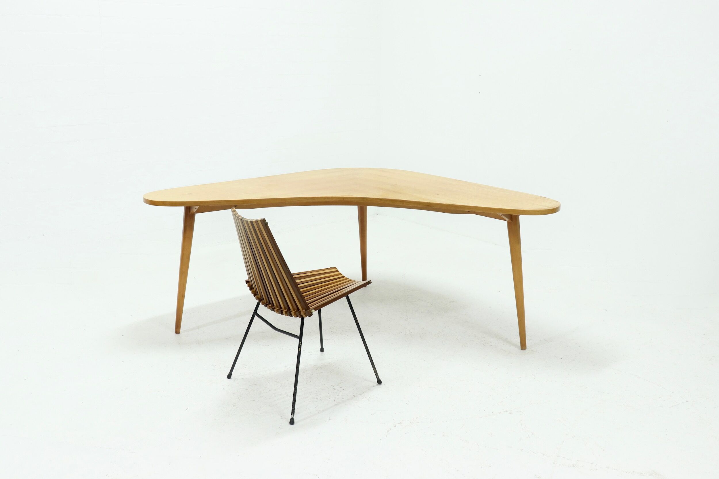 Boomerang desk table in birch 1950s