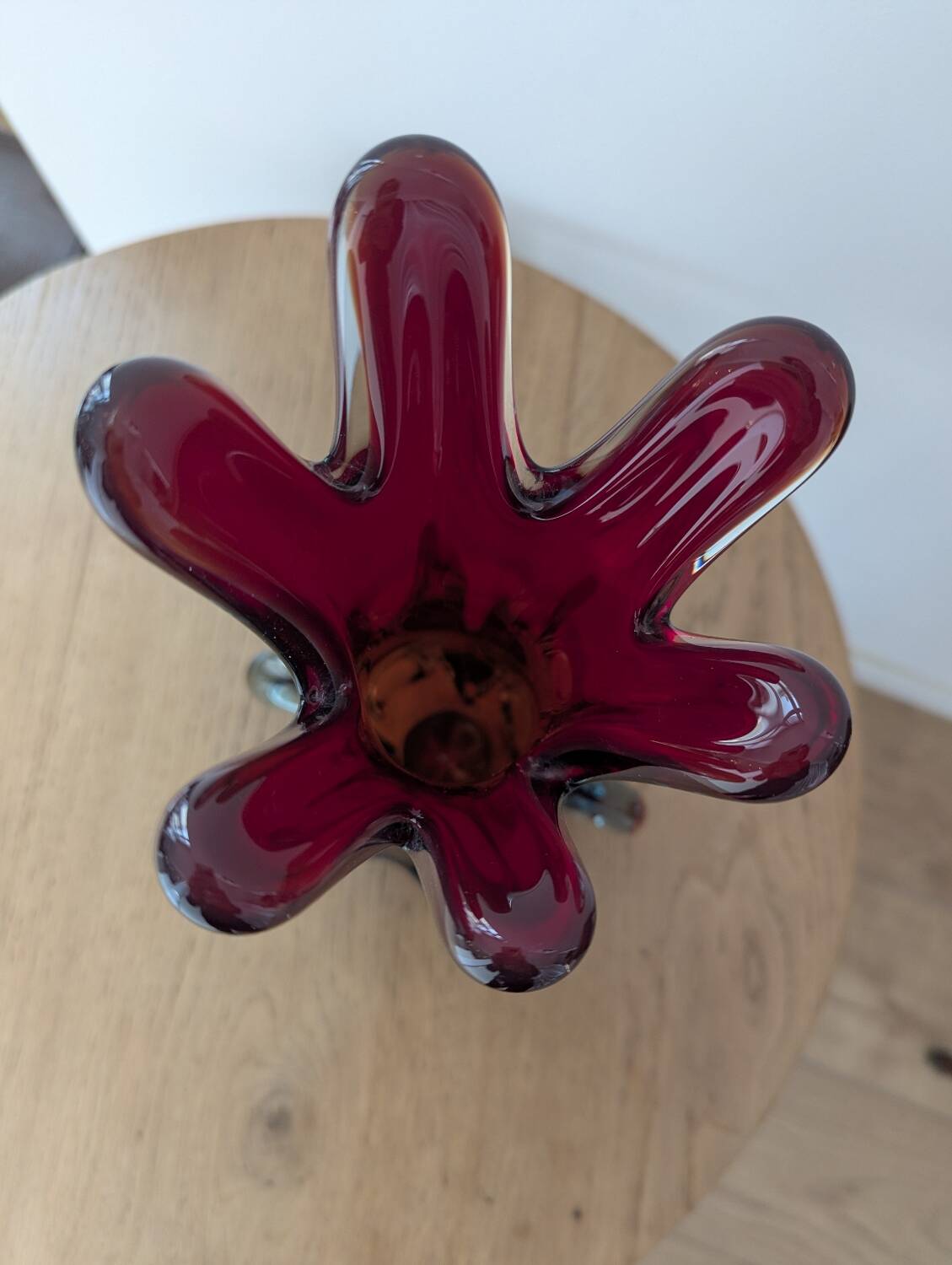 Magnificent Murano glass vase