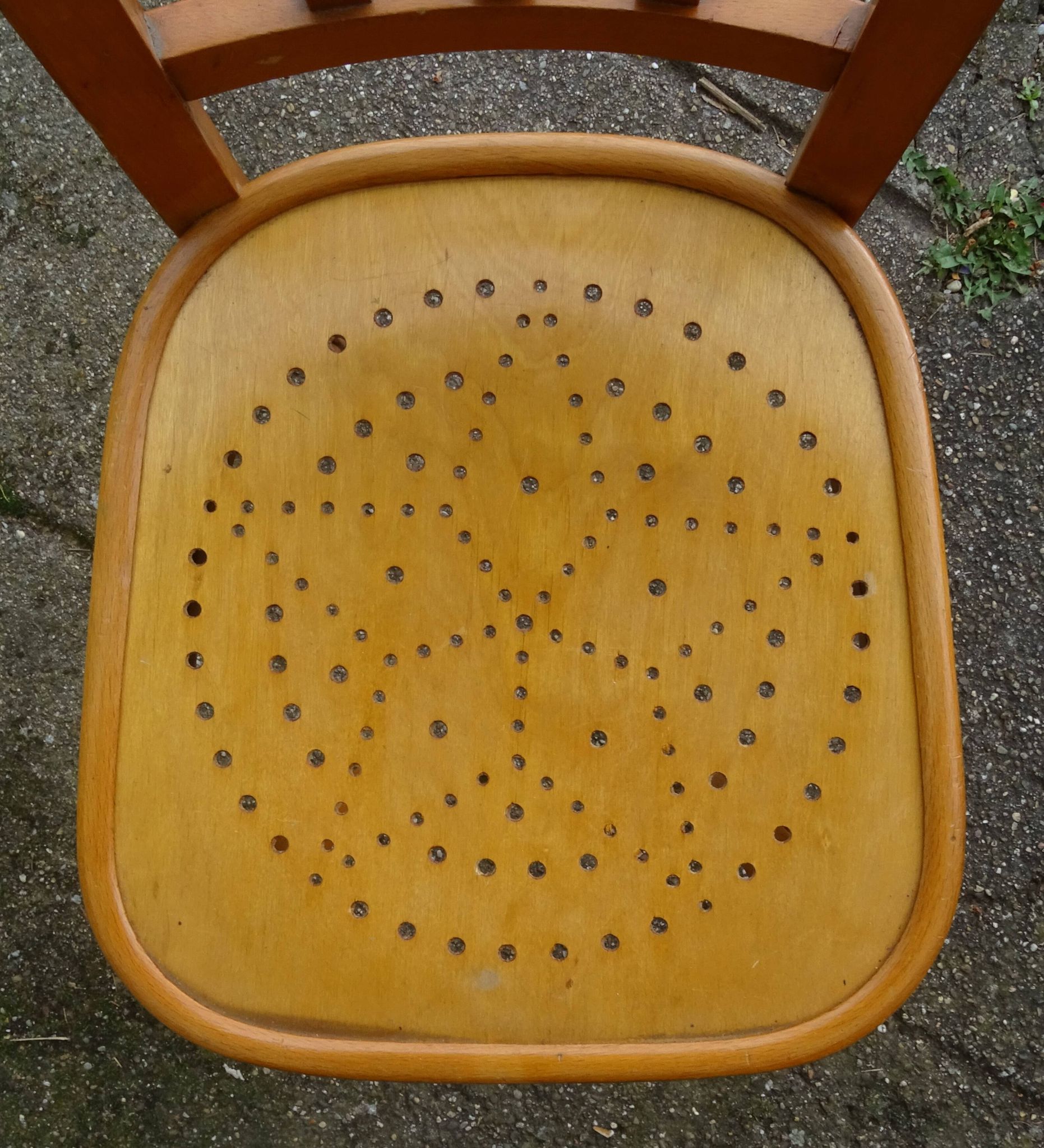 Curved wooden workshop chair Horgen Glarus (CH) 1950, not Thonet bistro.