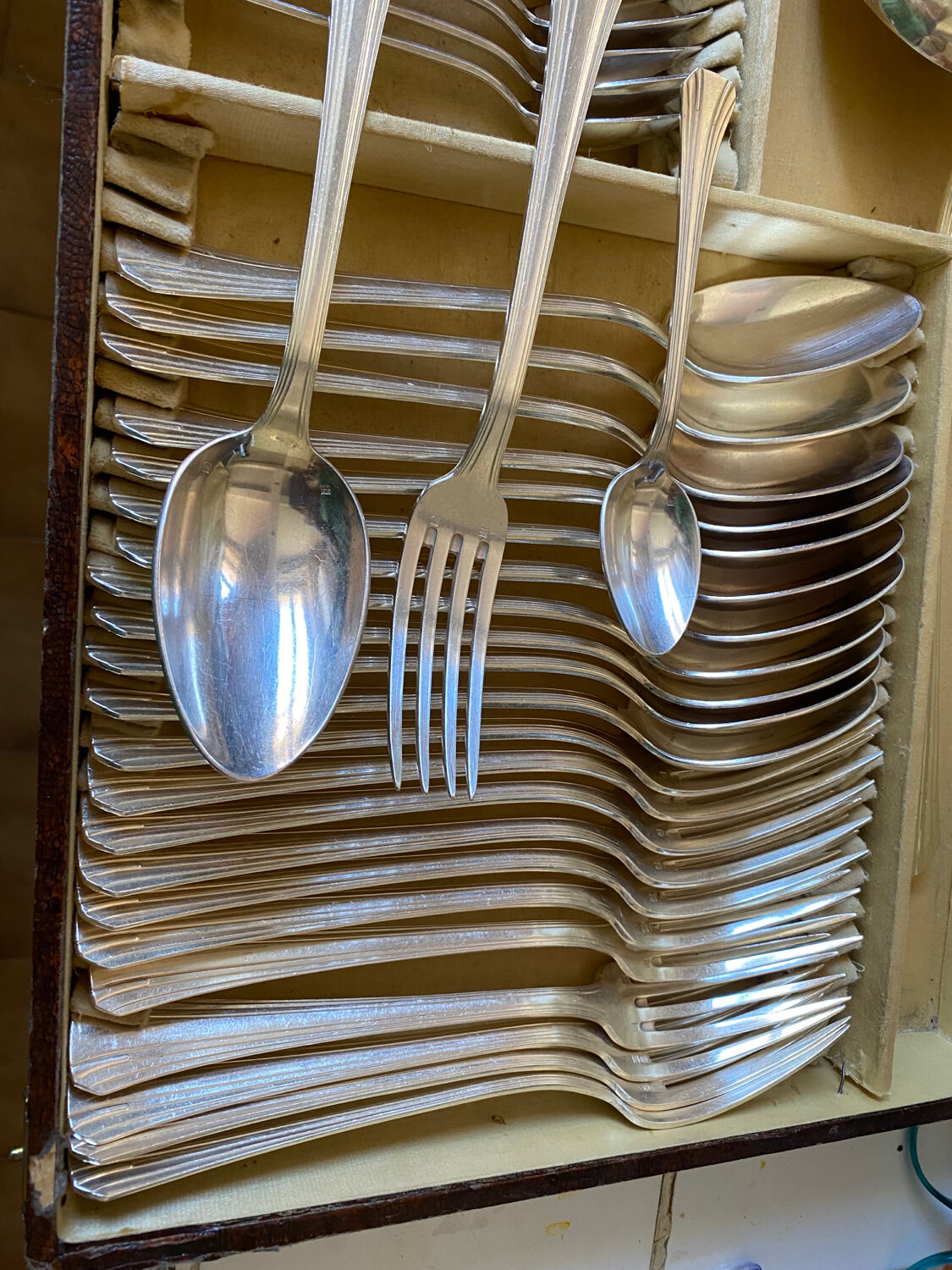 Silver metal cutlery set