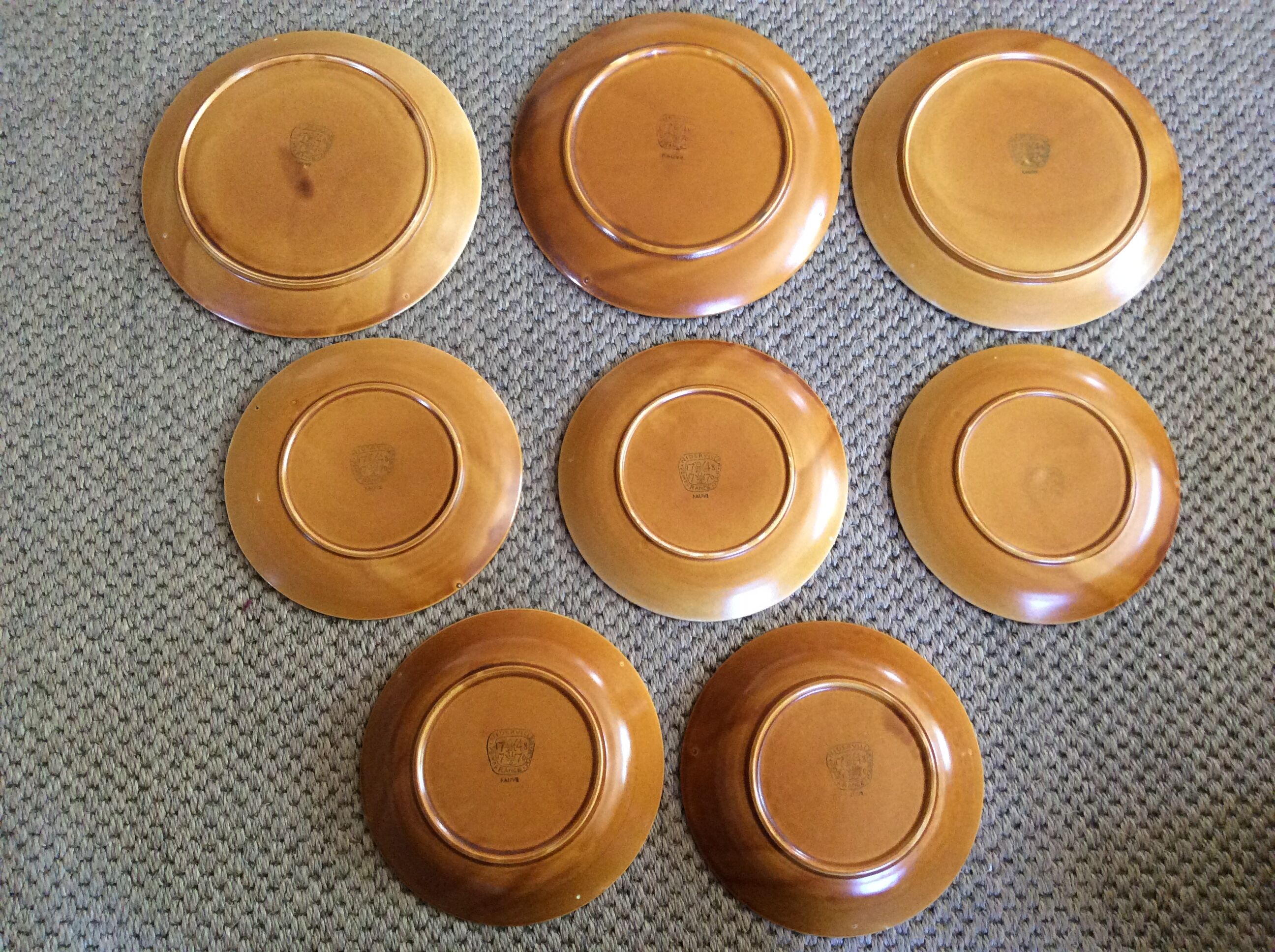 Set of 8 plates