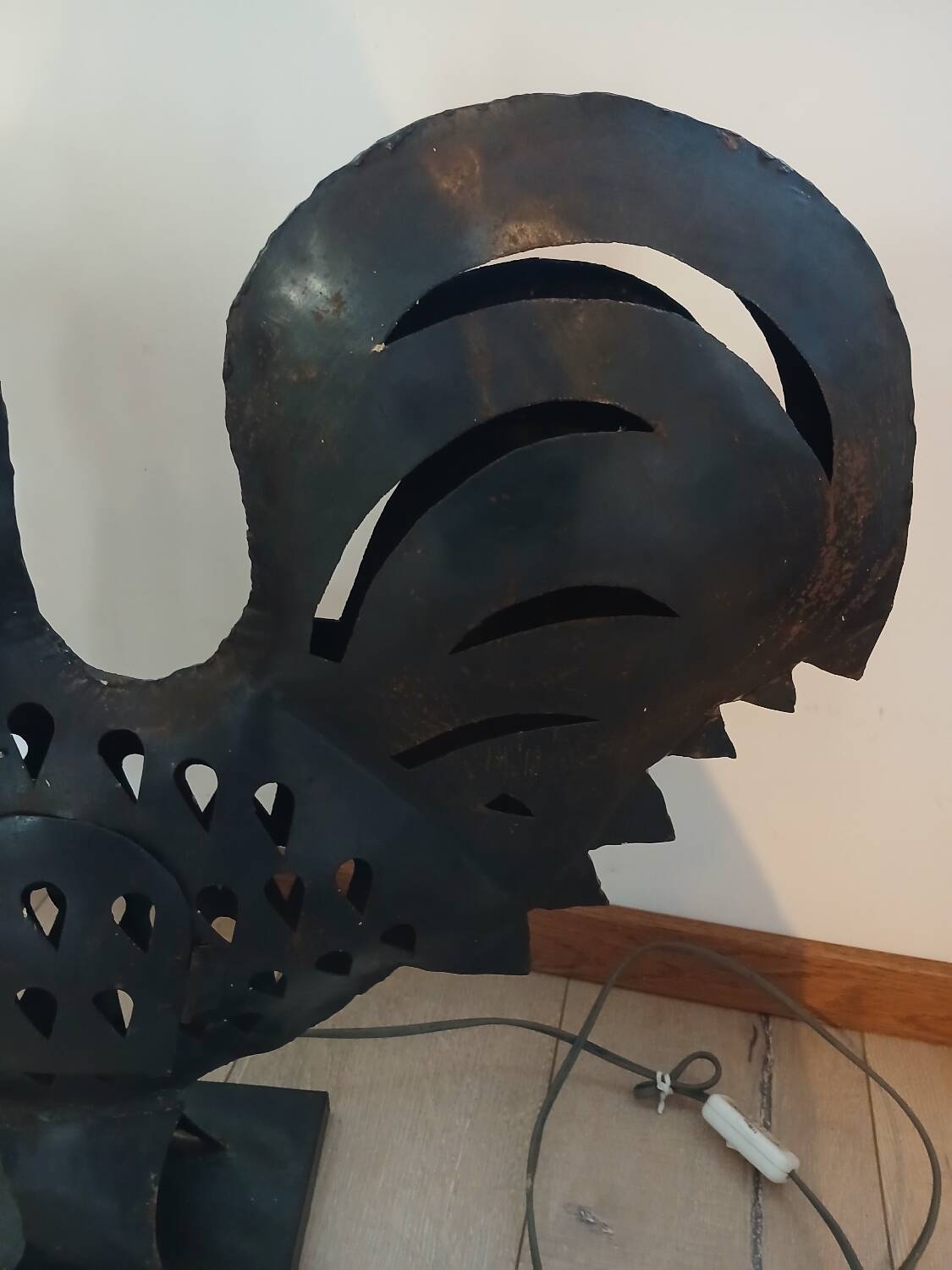 Wrought iron table lamp/rooster