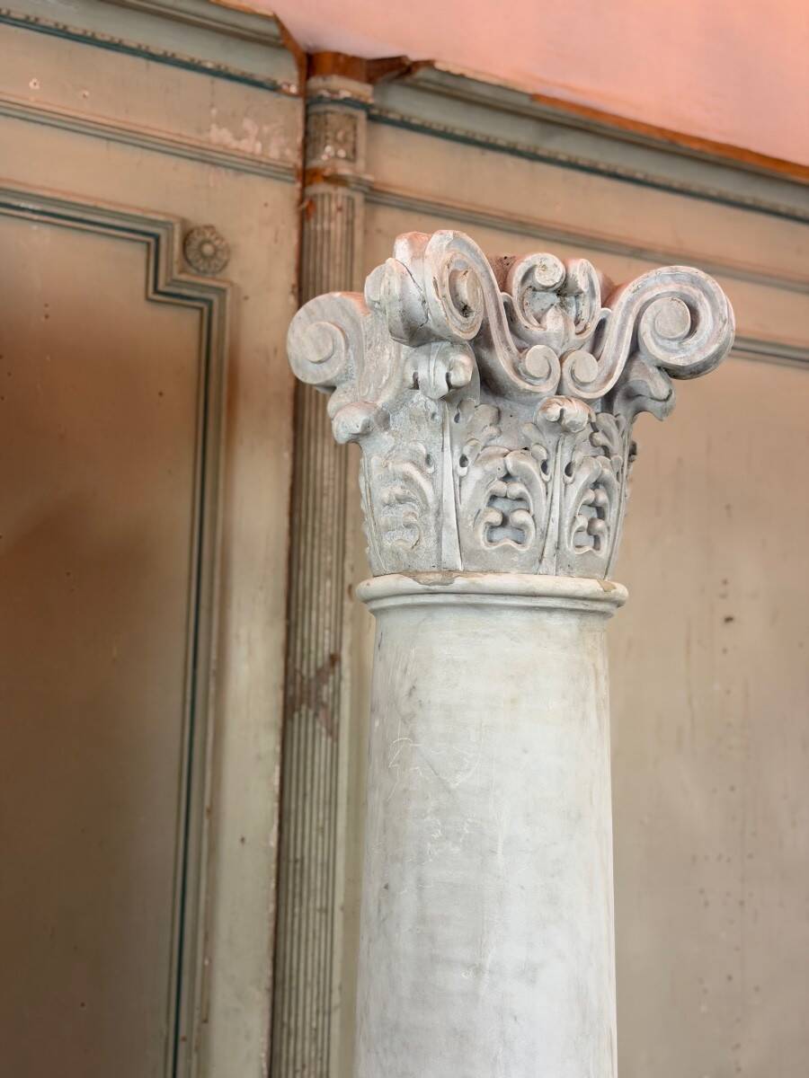 Pair of Carrara marble columns, 214 cm high, circa 1880