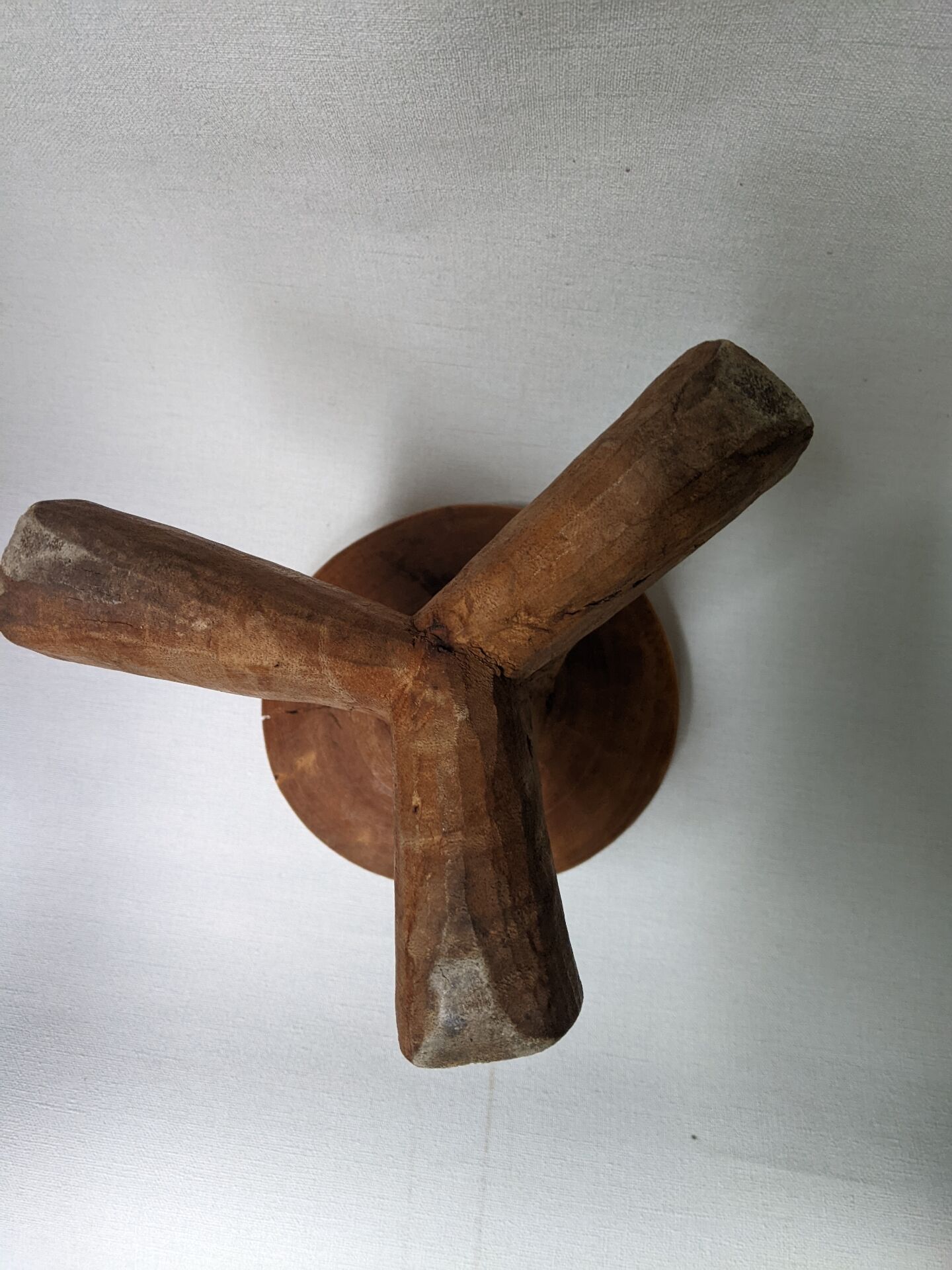 Tabouret tripode en bois Éthiopien décoration ethnique tribal