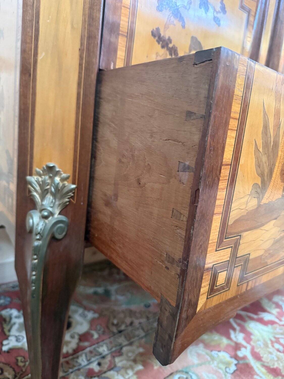 Commode Transition oriental marquetry, 1920s, black marble