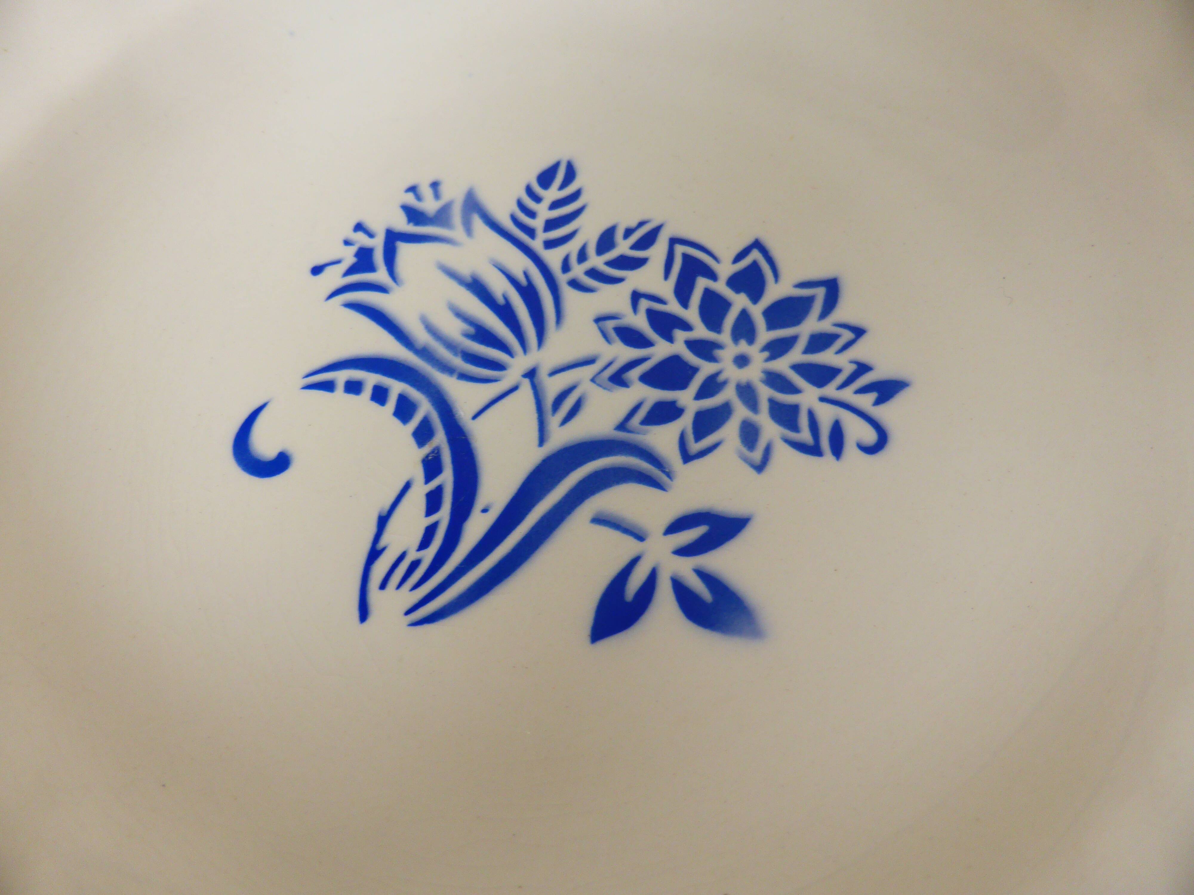 4 hollow plates in a jumble mixes