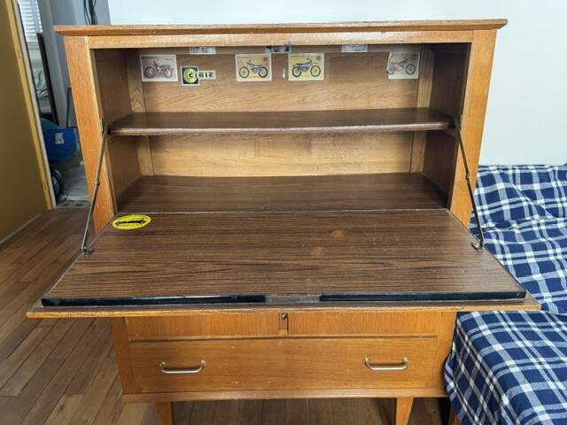 Bureau, secrétaire