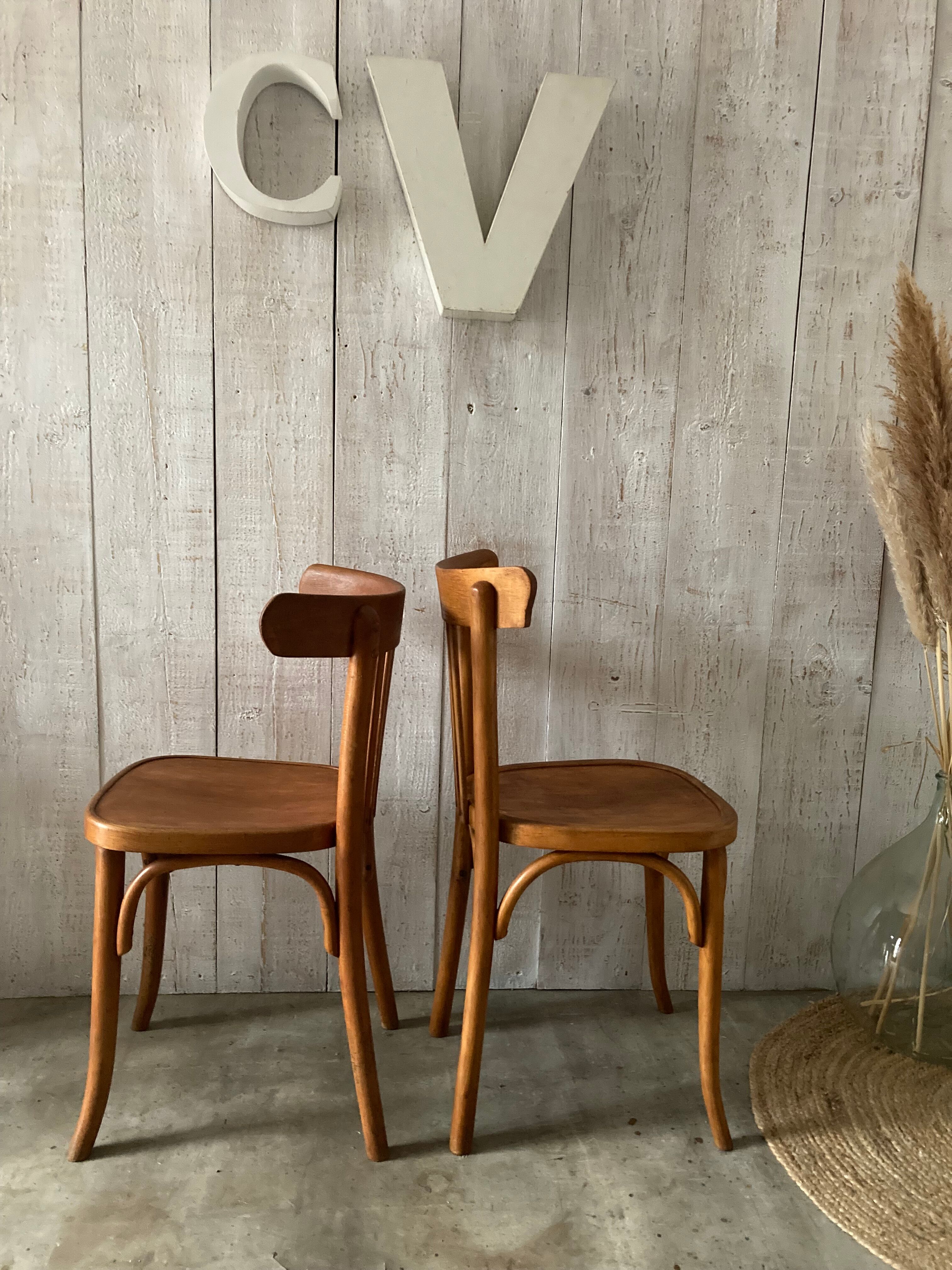 Pair of mismatched Thonet chairs