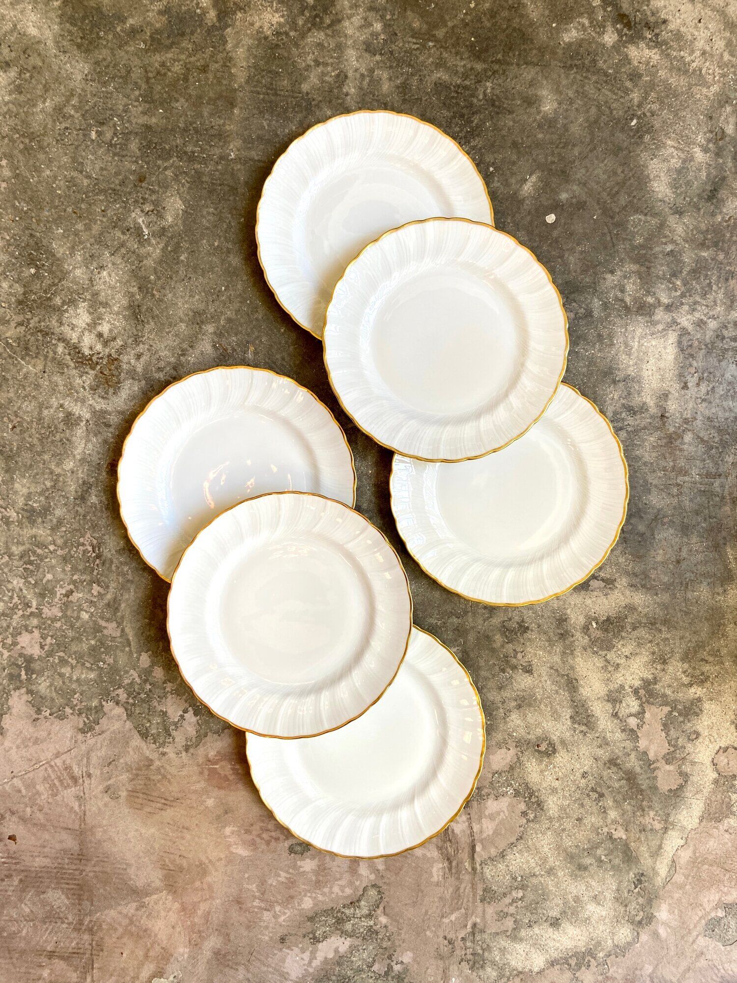 6 flat plates in white and golden Limoges porcelain, Verlaine service