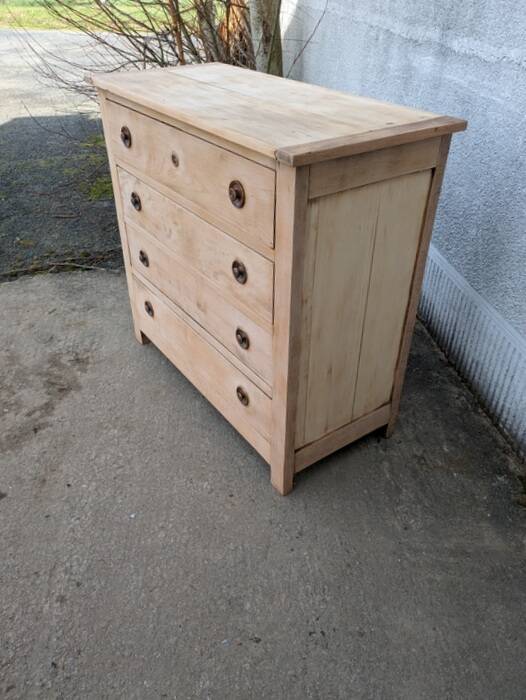 Solid wood chest of drawers