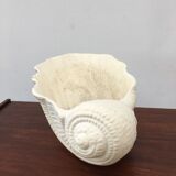 Shell-shaped pot cover in matt white ceramic
