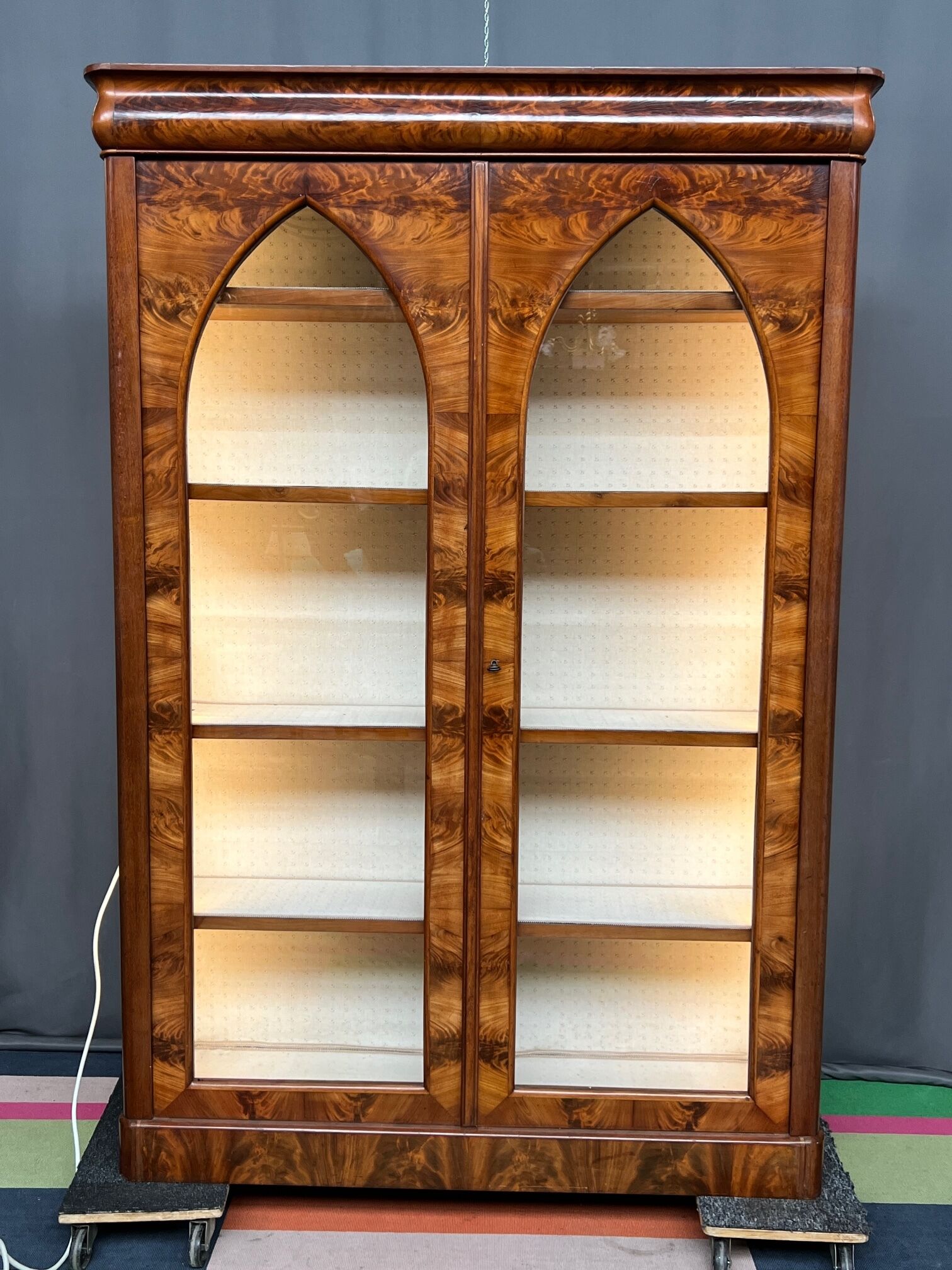 Vitrine de style empire