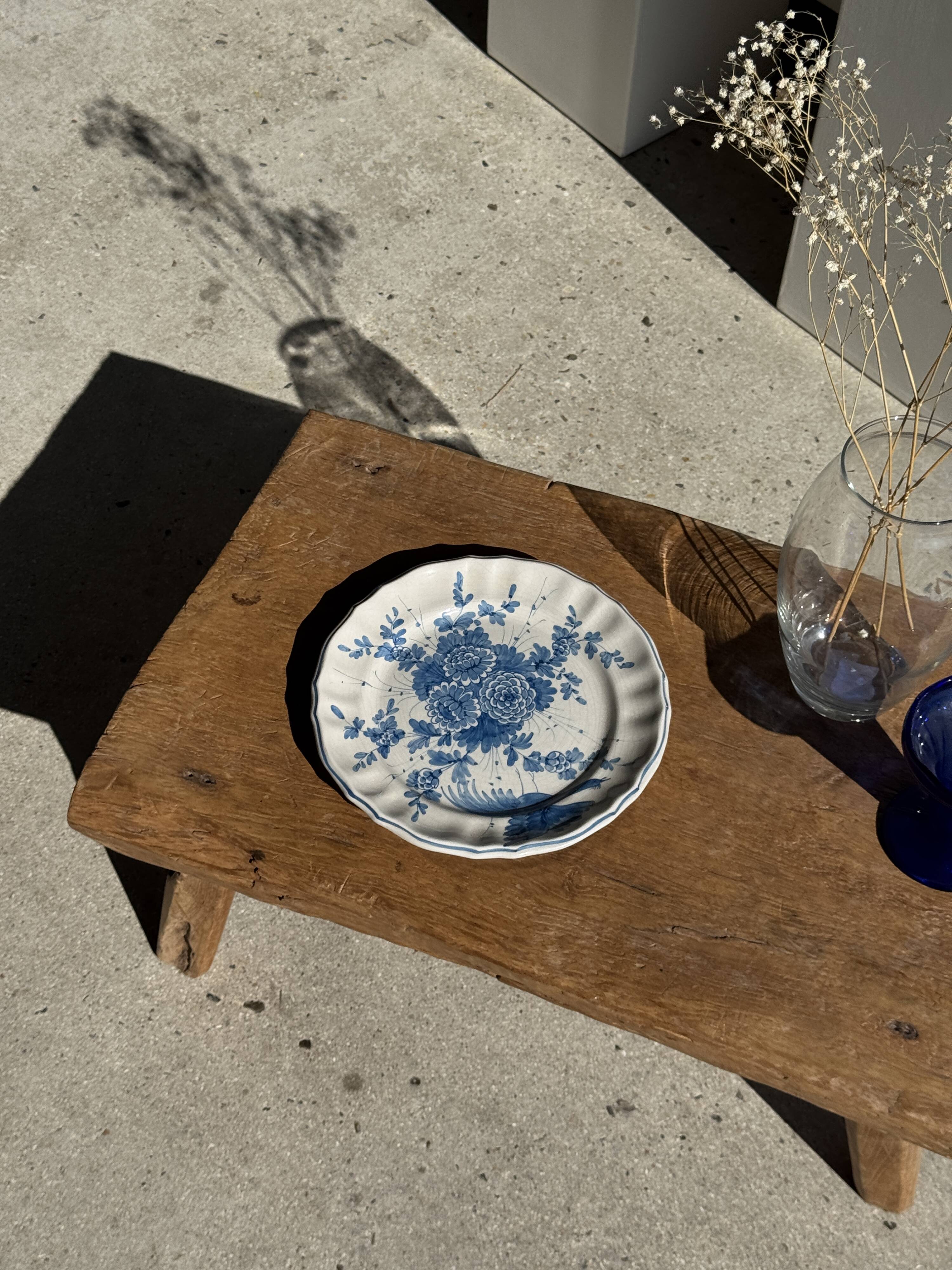 Decorative plate with stylised bird pattern D24.5
