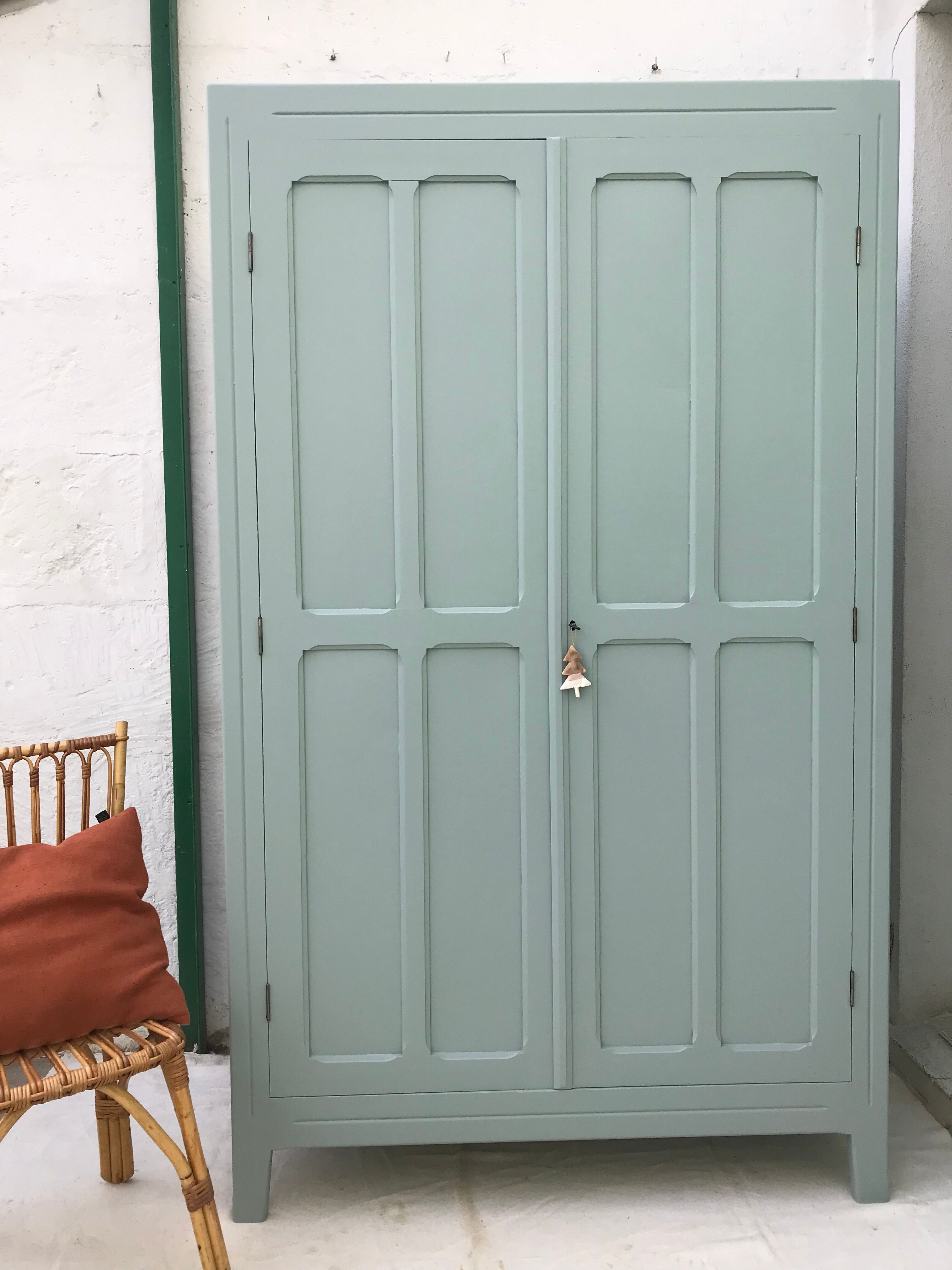 Armoire parisienne vert amande from Ressources