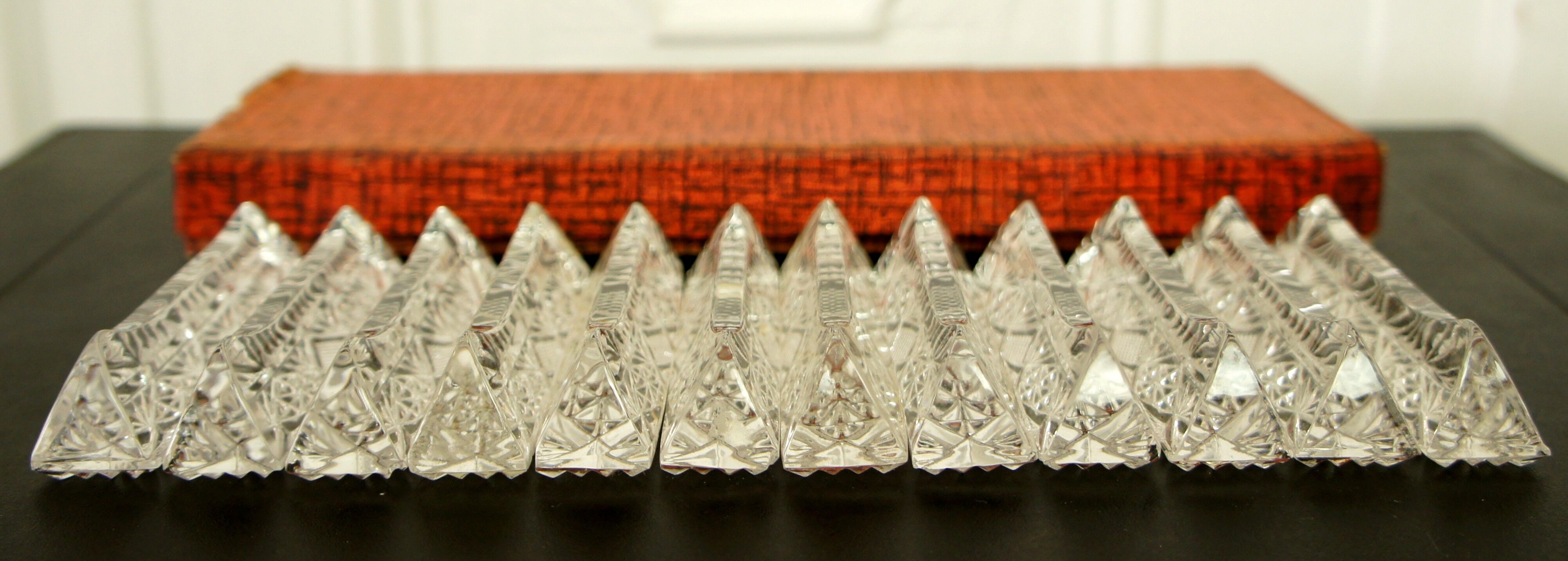 Set de 12 porte couteaux en cristal au plomb taillé