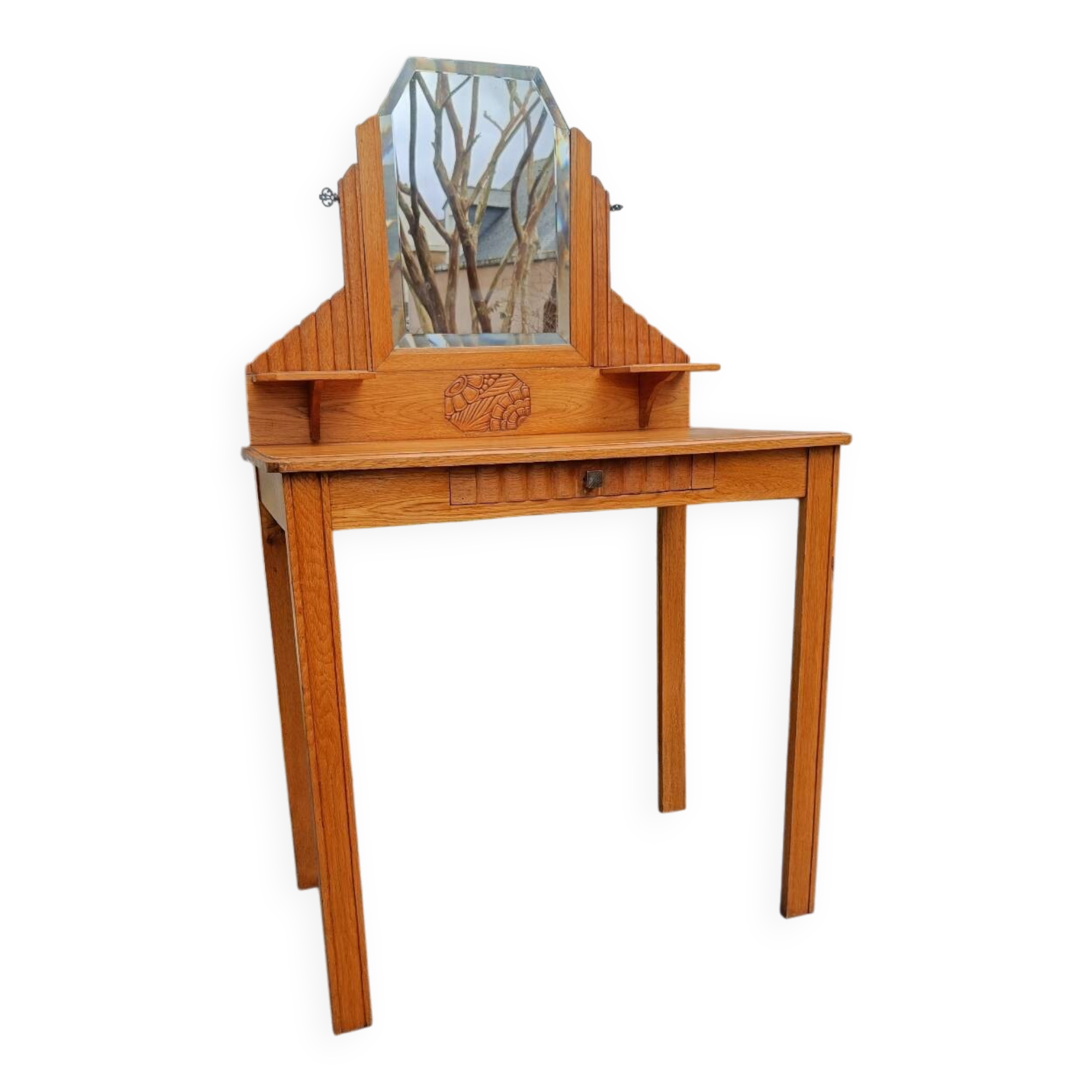 Art Deco hairdresser with bevelled mirror