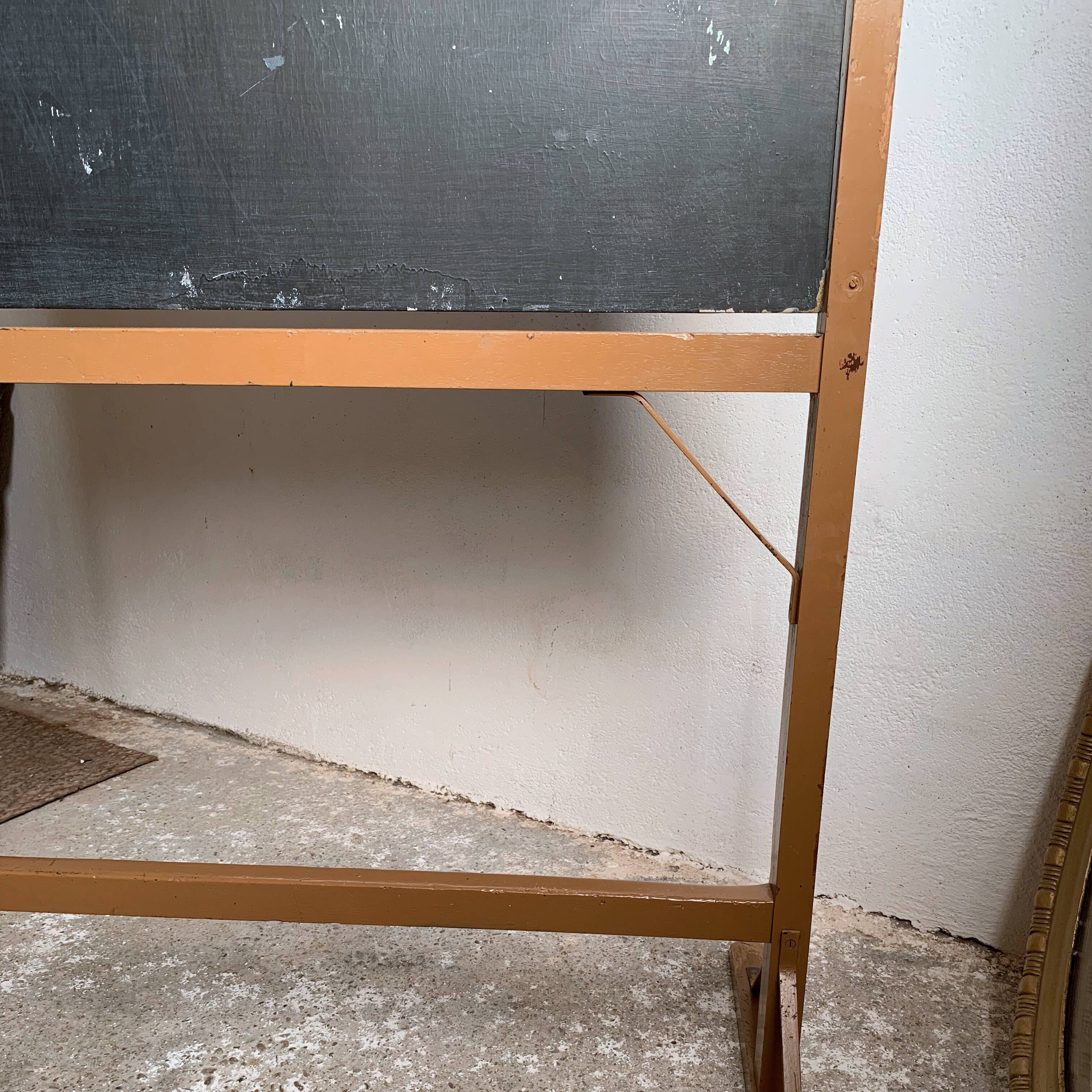 Former school board swivelling on foot