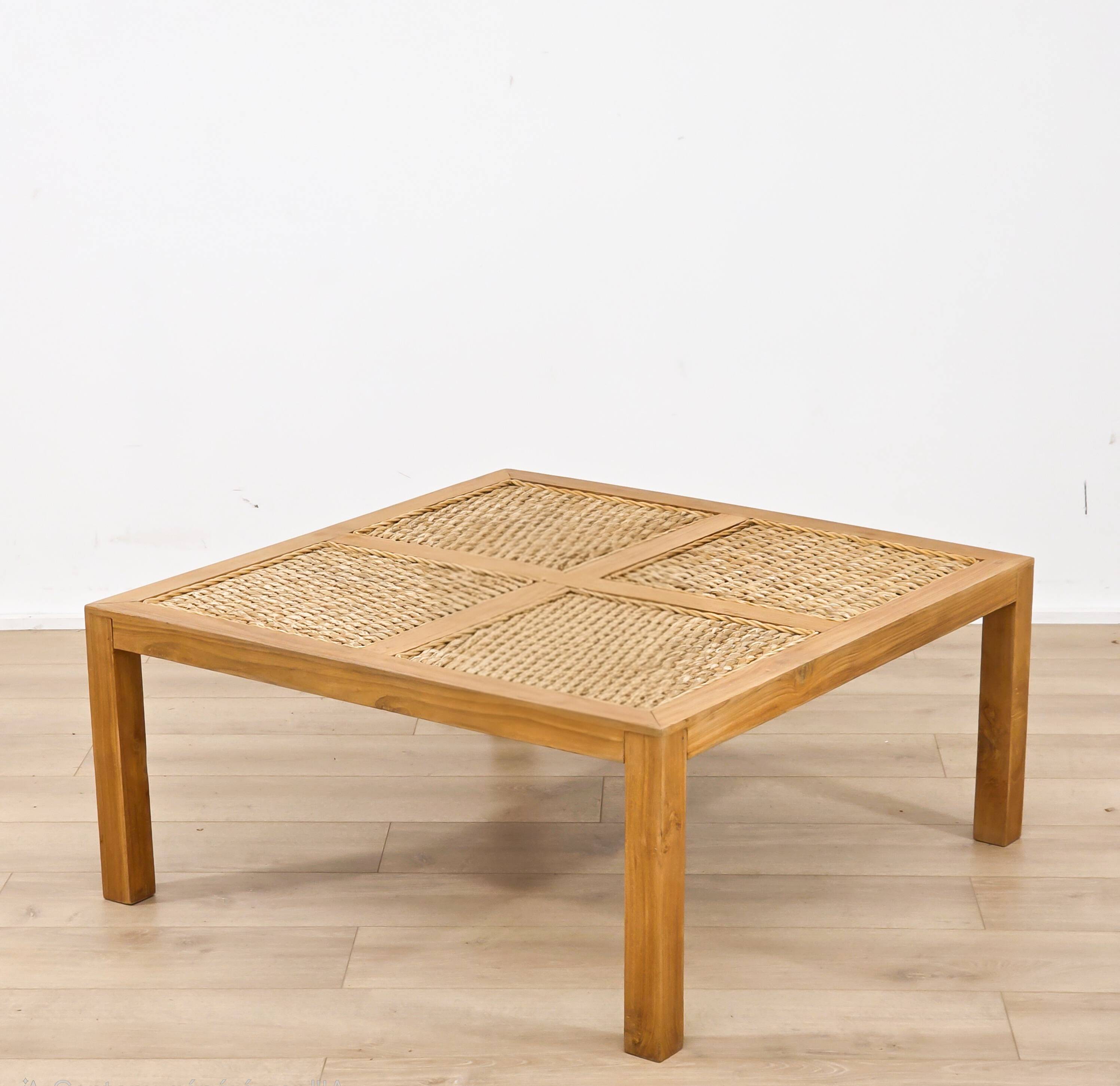 Table basse carrée en bois massif et cannage
