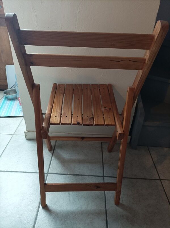 Folding chair in solid wood