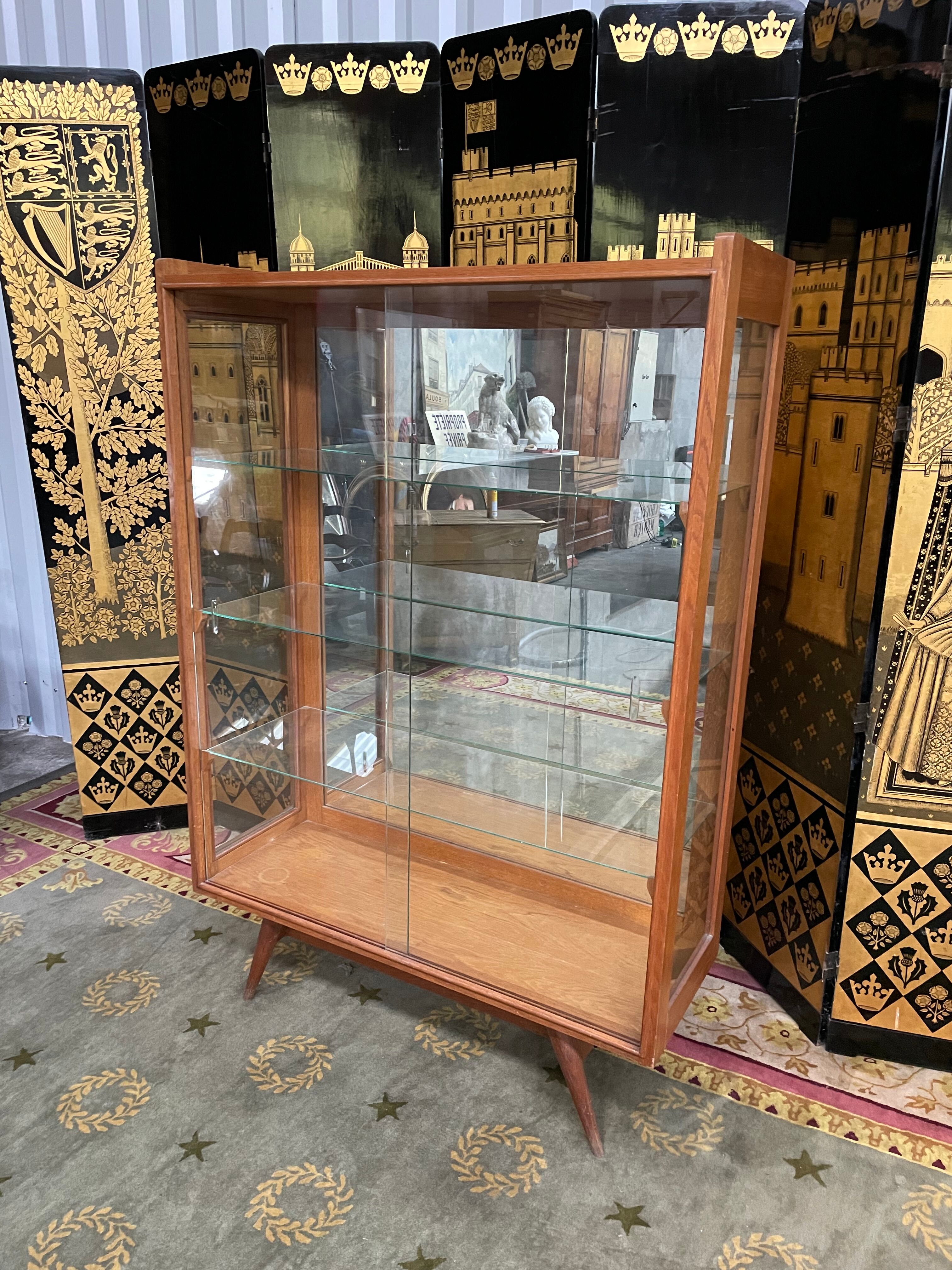 Vitrine scandinave en chêne 1960